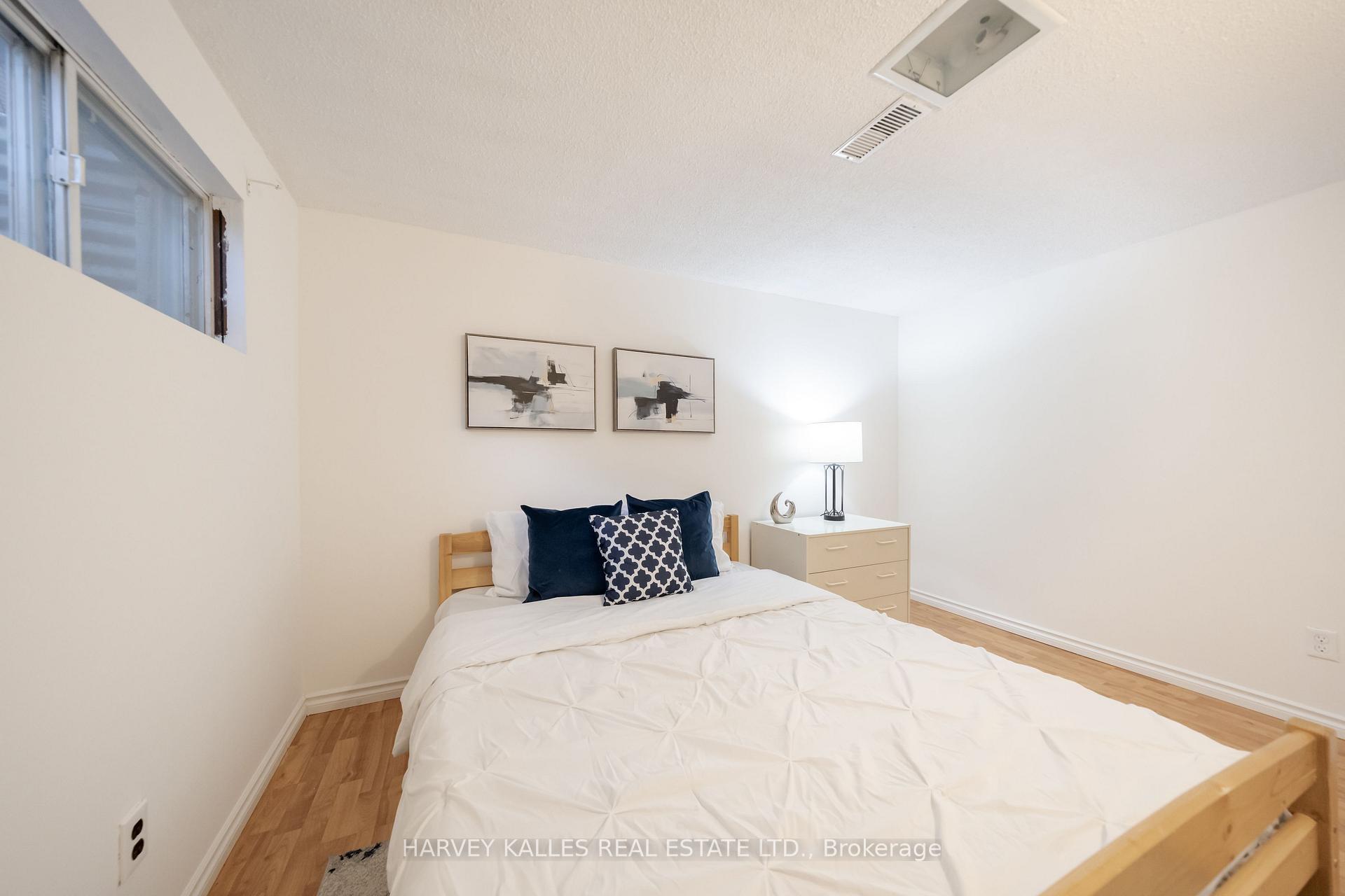 Photo 44 of 102 Jenny Wren Way, North York, Hillcrest Village — HOMEH