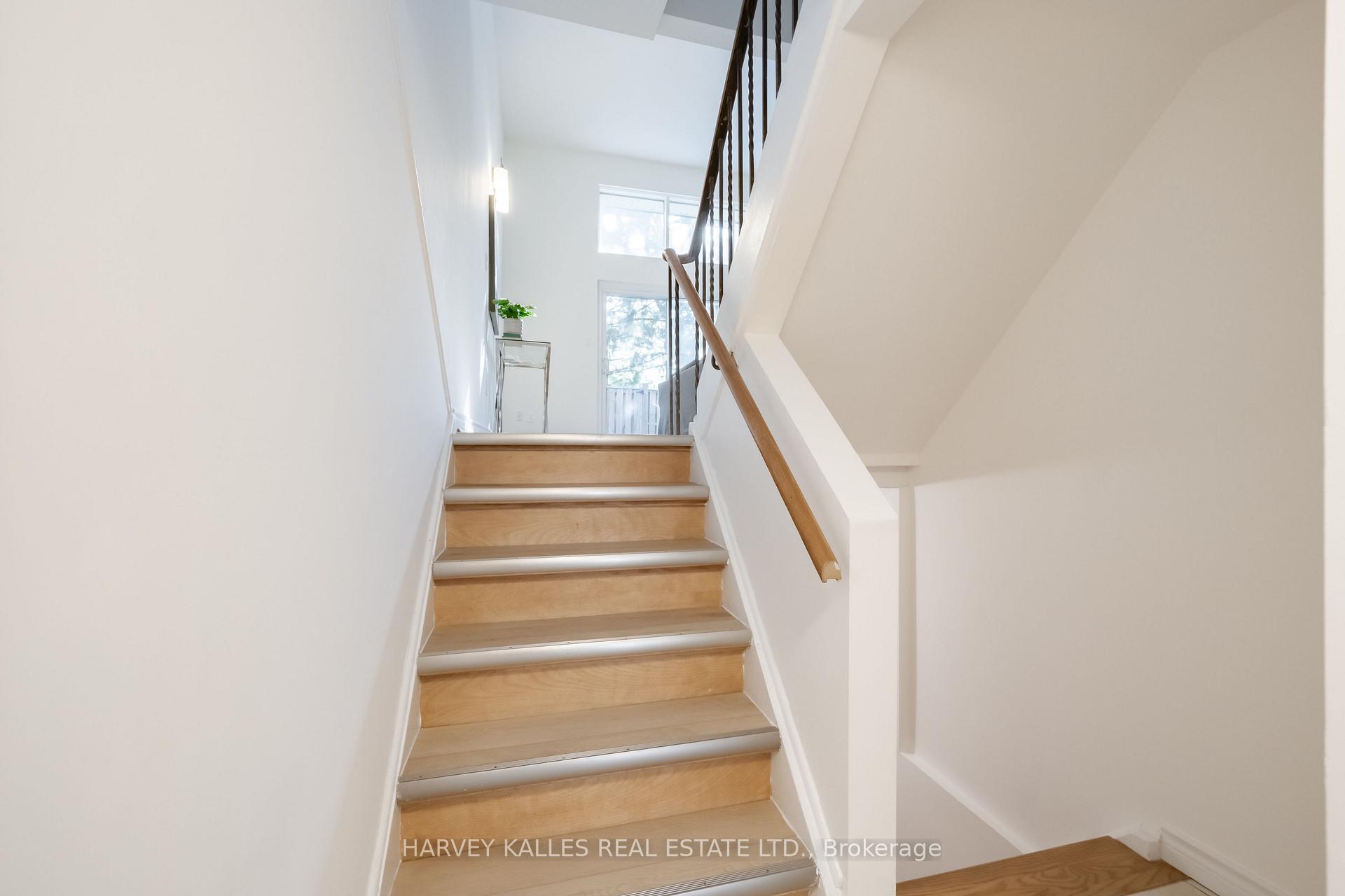 Photo 46 of 102 Jenny Wren Way, North York, Hillcrest Village — HOMEH