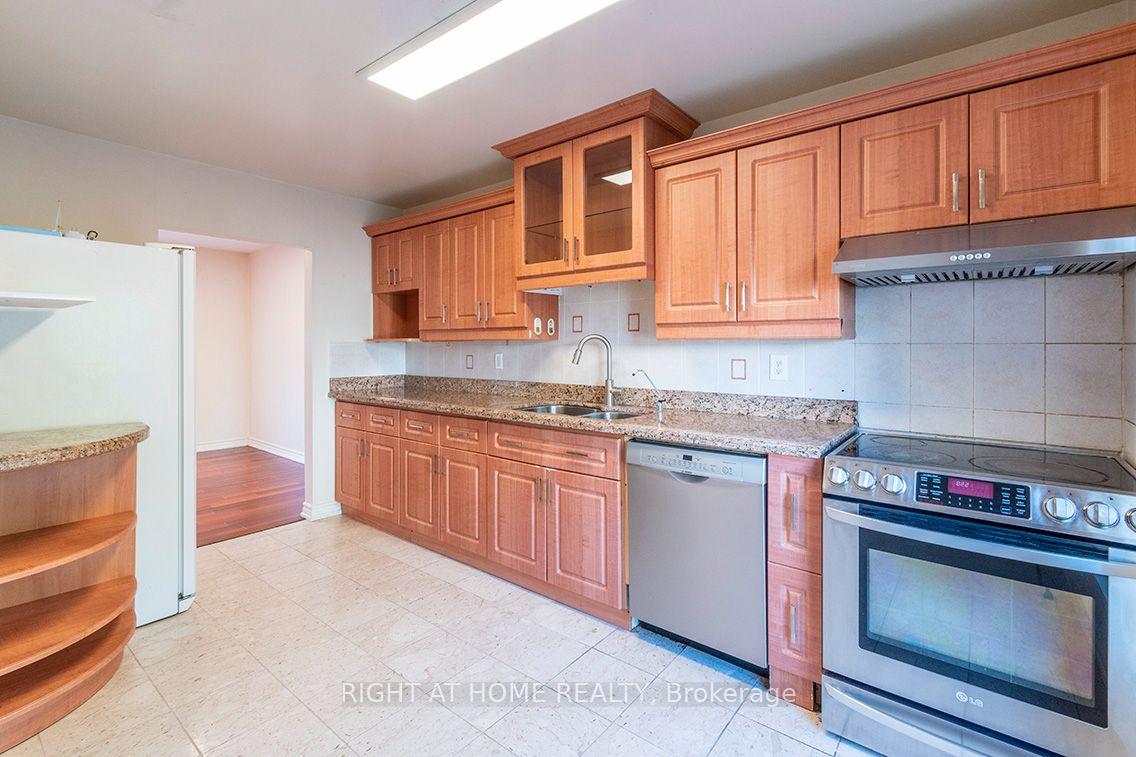 Photo 7 of Unit 307, 19 Liszt Gate, North York, Hillcrest Village — HOMEH
