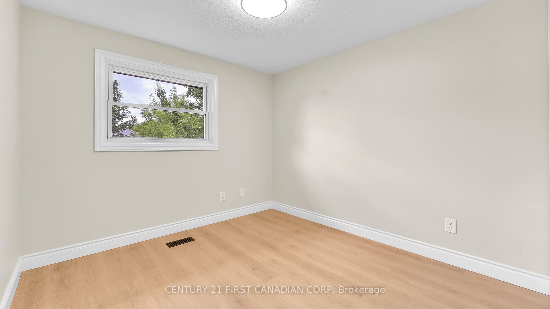 Photo 11 of 167 Carlyle Drive, London, East I — HOMEH