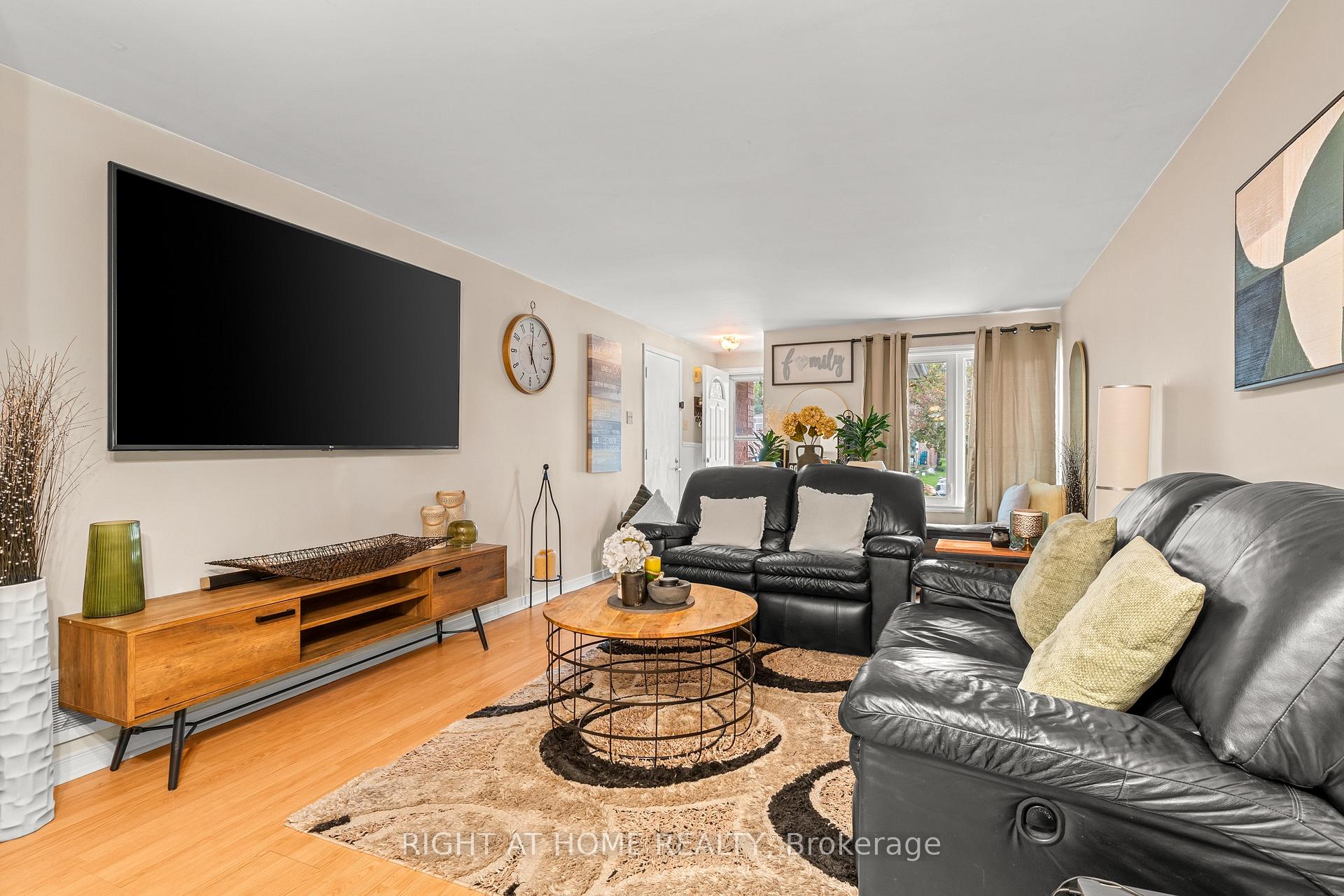 Photo 3 of 44 Ferguson Drive, Barrie, Northwest — HOMEH