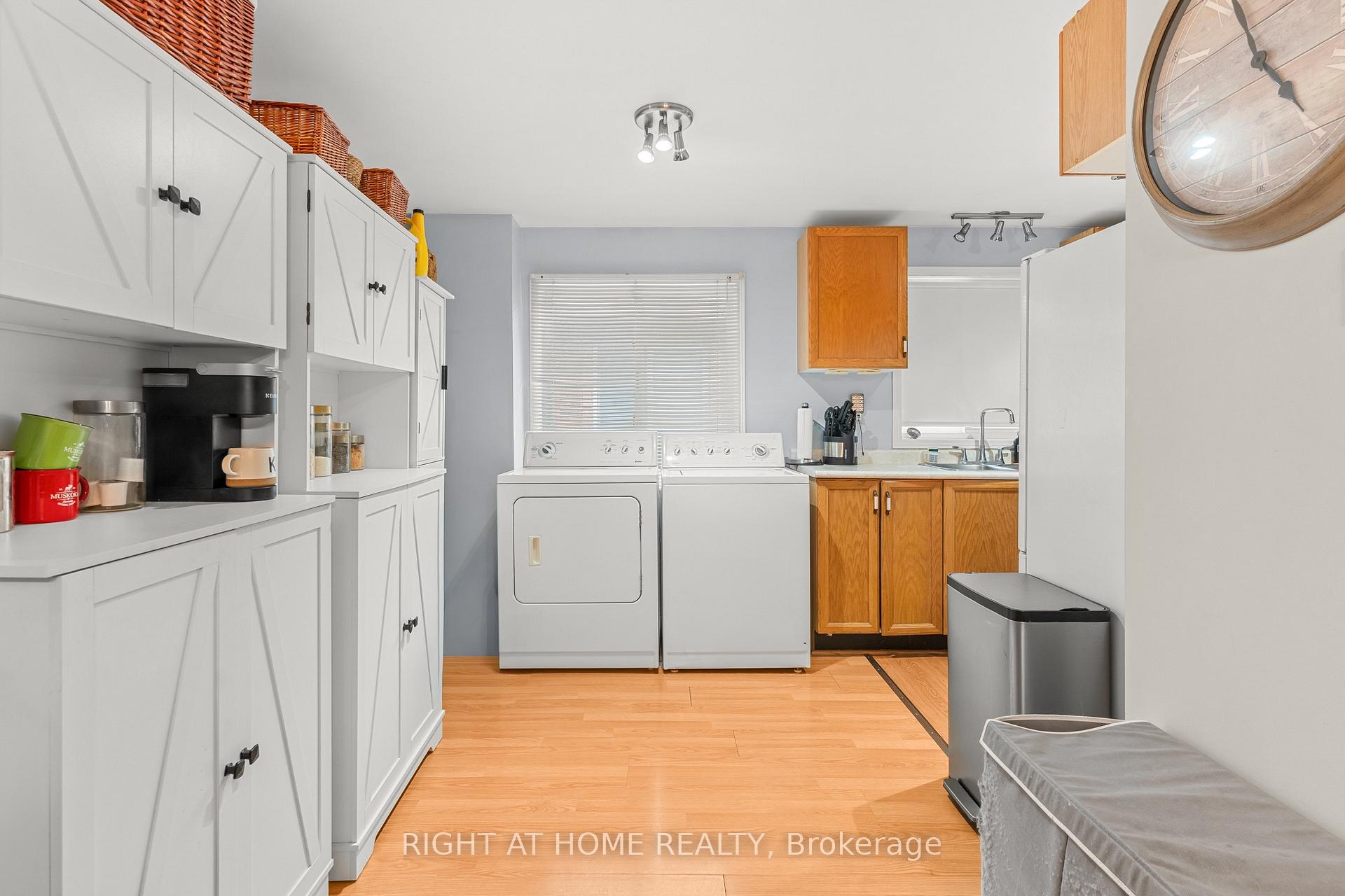 Photo 5 of 44 Ferguson Drive, Barrie, Northwest — HOMEH