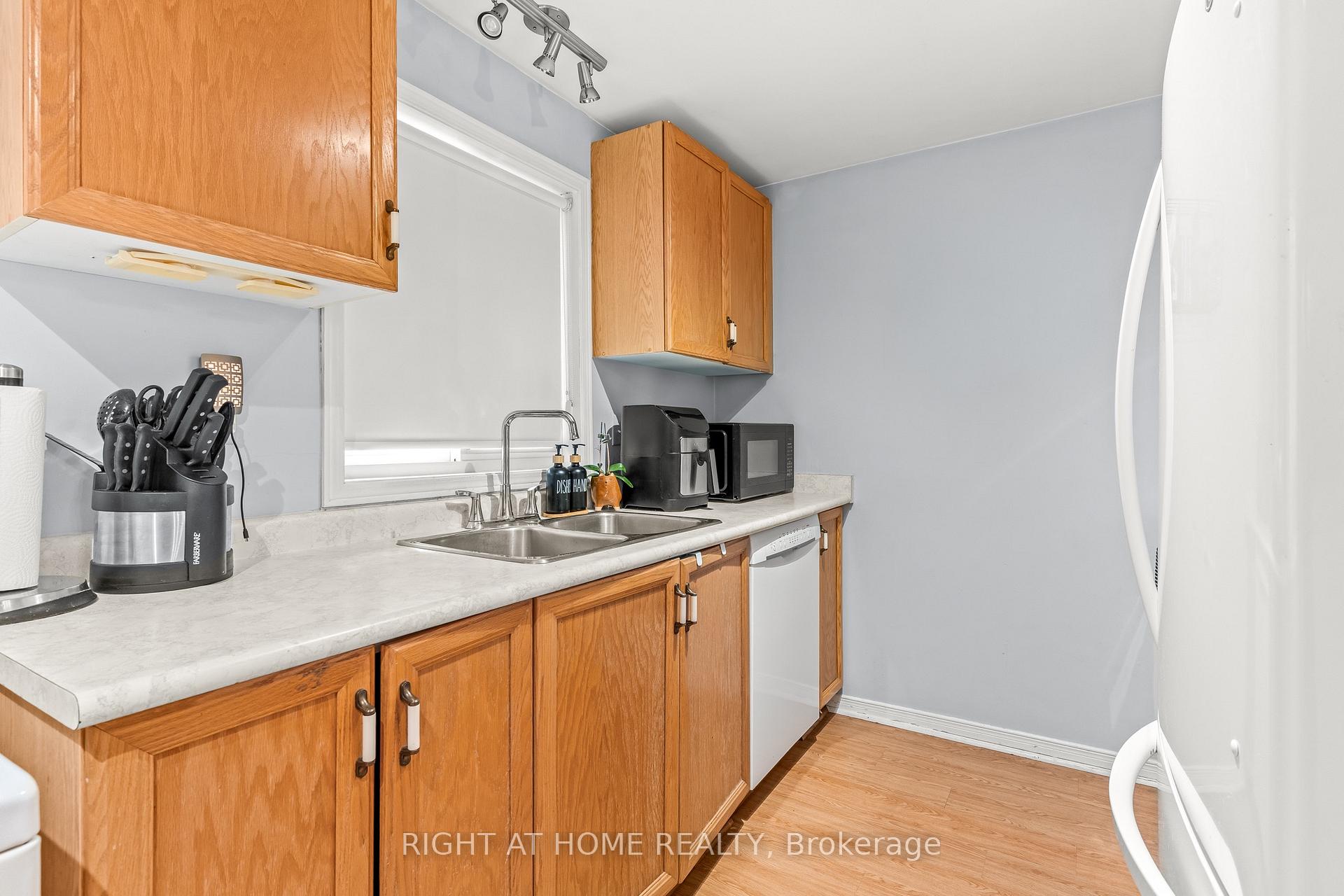 Photo 7 of 44 Ferguson Drive, Barrie, Northwest — HOMEH