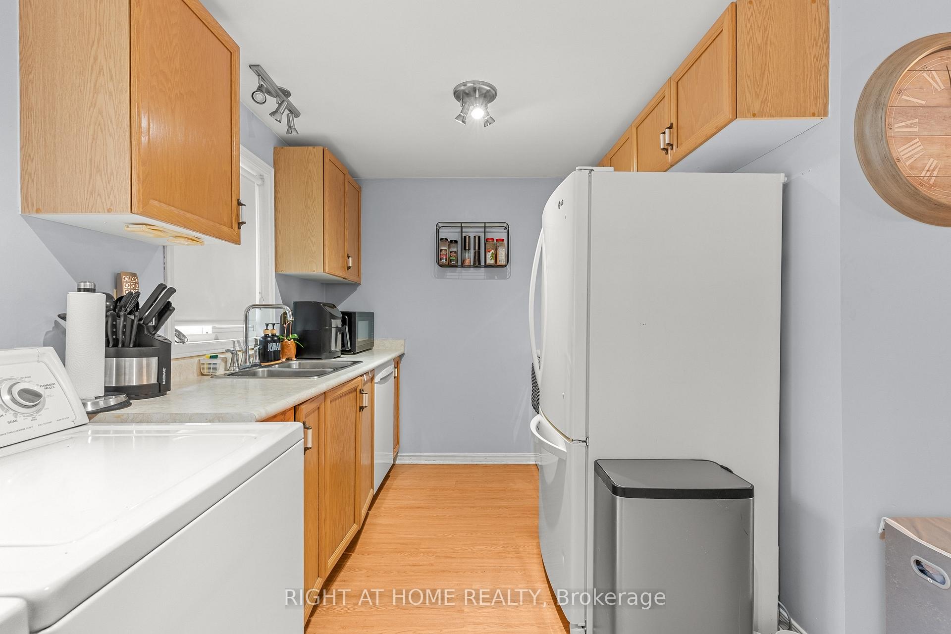 Photo 6 of 44 Ferguson Drive, Barrie, Northwest — HOMEH