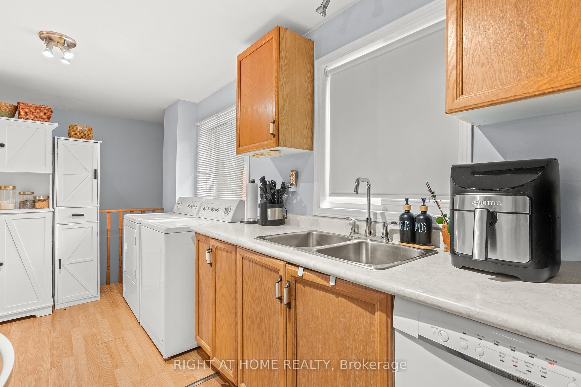 Photo 9 of 44 Ferguson Drive, Barrie, Northwest — HOMEH