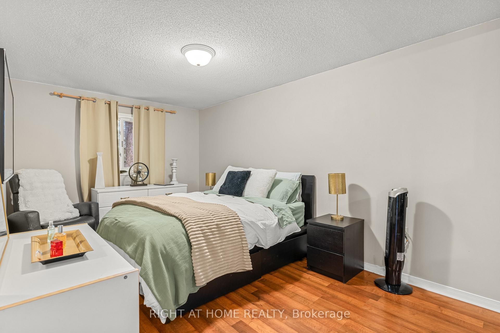 Photo 10 of 44 Ferguson Drive, Barrie, Northwest — HOMEH