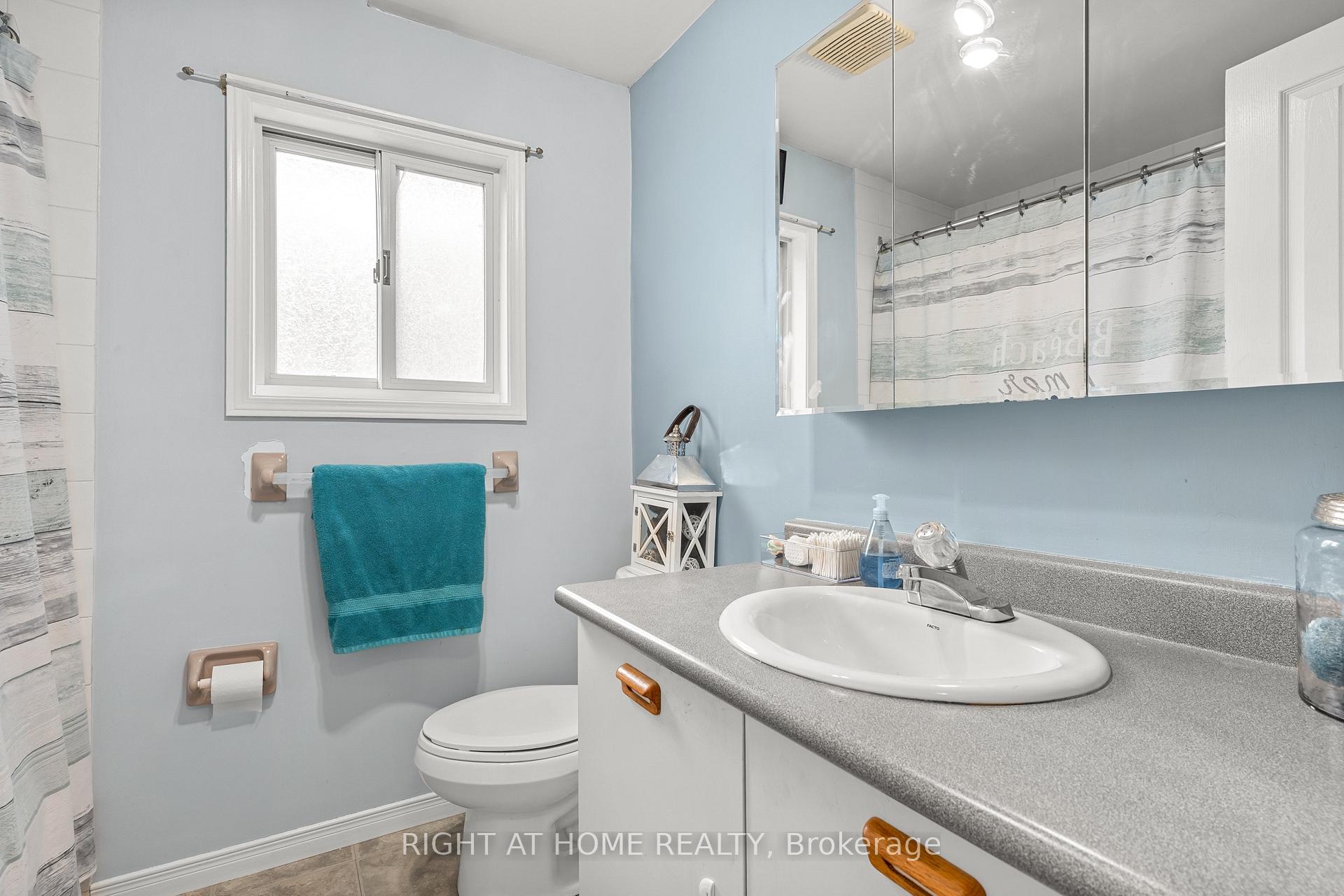 Photo 12 of 44 Ferguson Drive, Barrie, Northwest — HOMEH