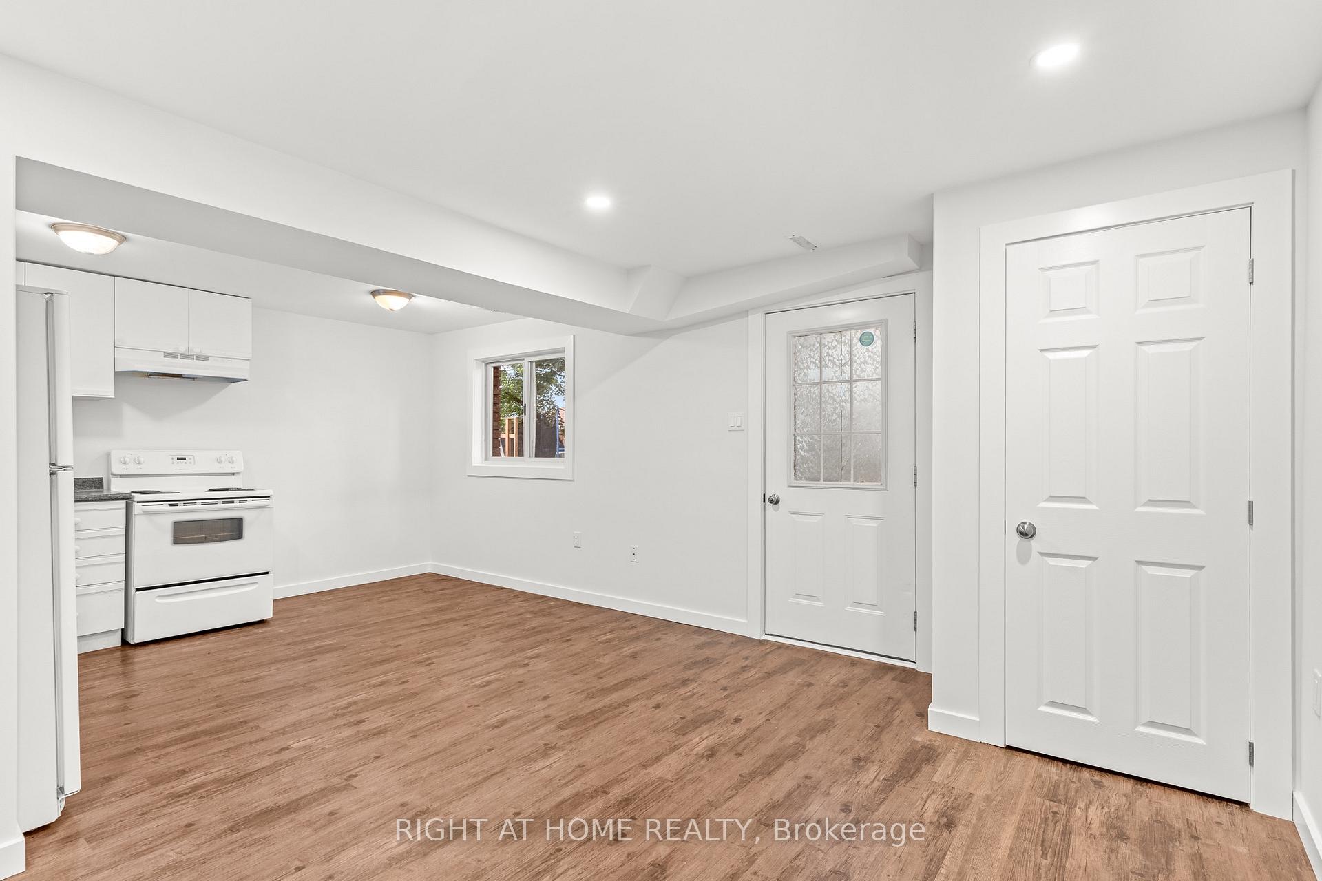 Photo 14 of 44 Ferguson Drive, Barrie, Northwest — HOMEH