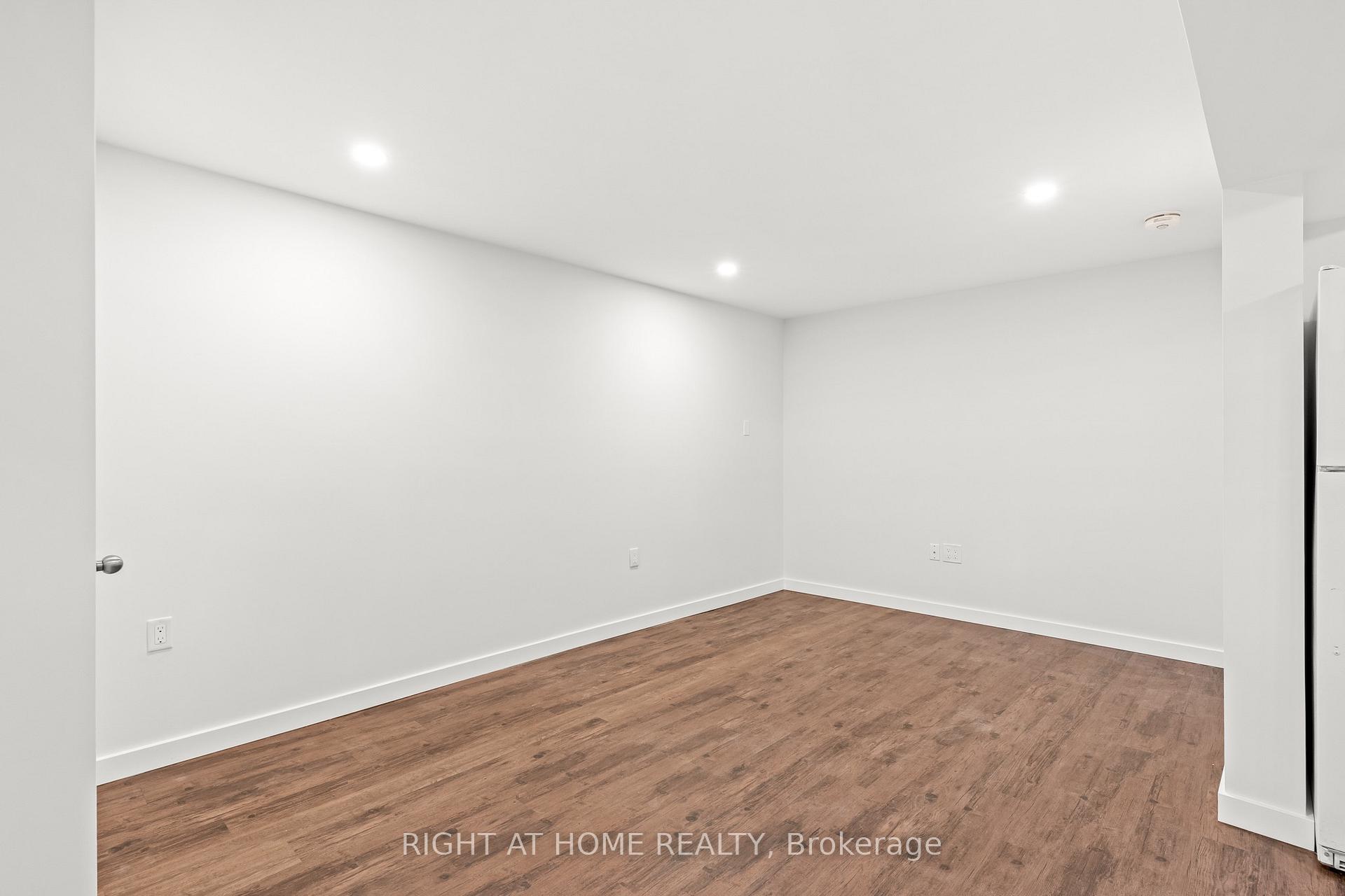 Photo 20 of 44 Ferguson Drive, Barrie, Northwest — HOMEH