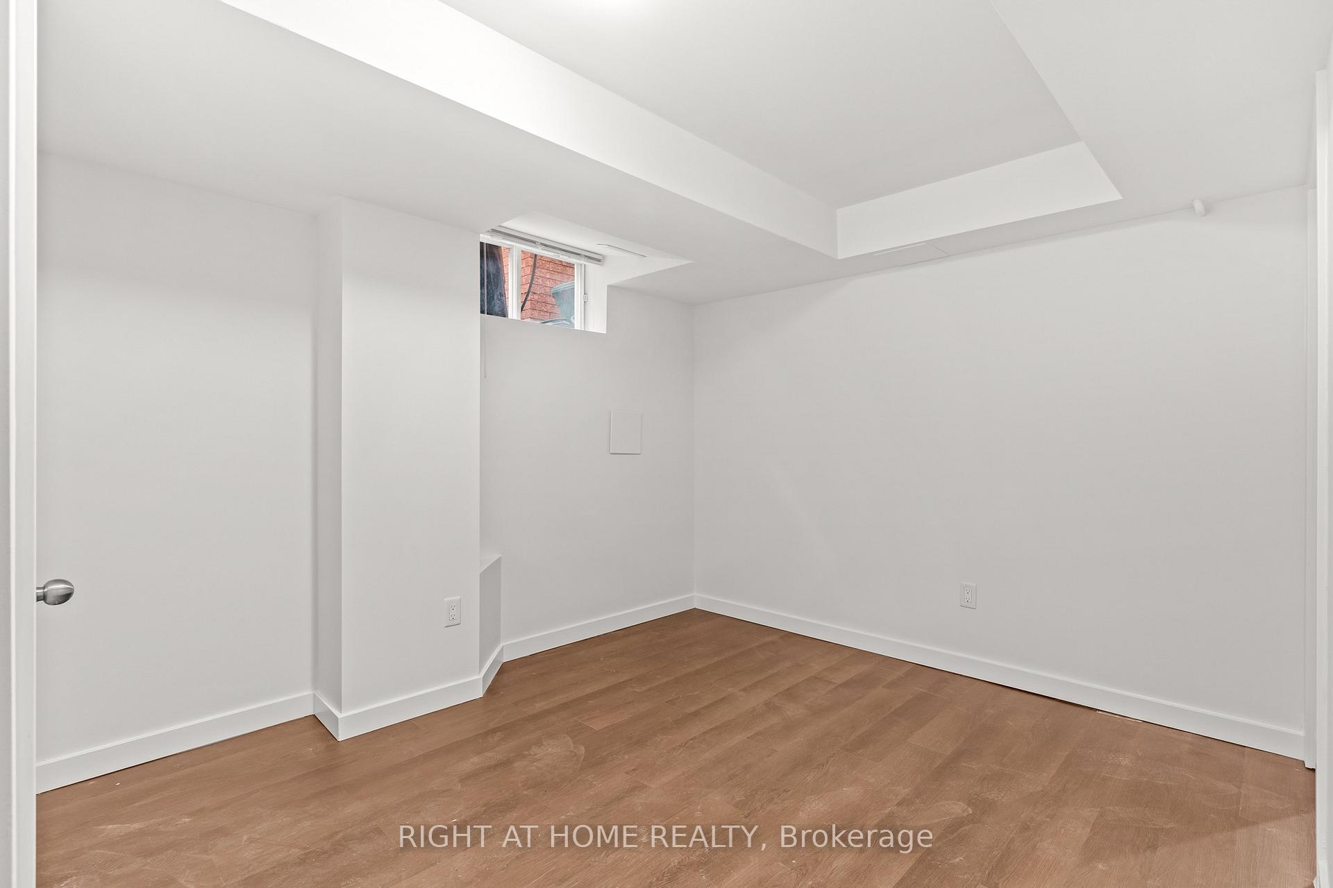 Photo 25 of 44 Ferguson Drive, Barrie, Northwest — HOMEH