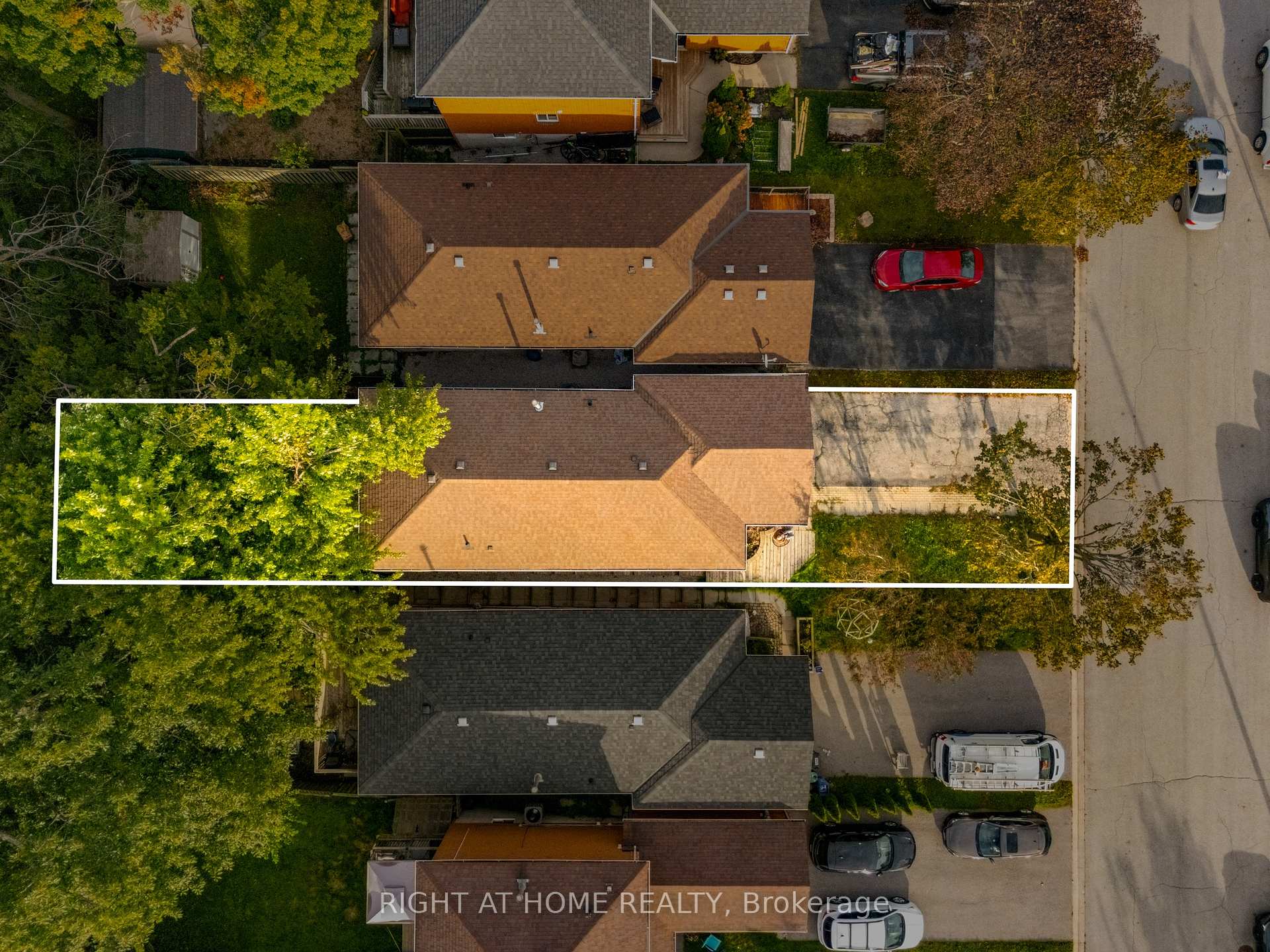 Photo 29 of 44 Ferguson Drive, Barrie, Northwest — HOMEH