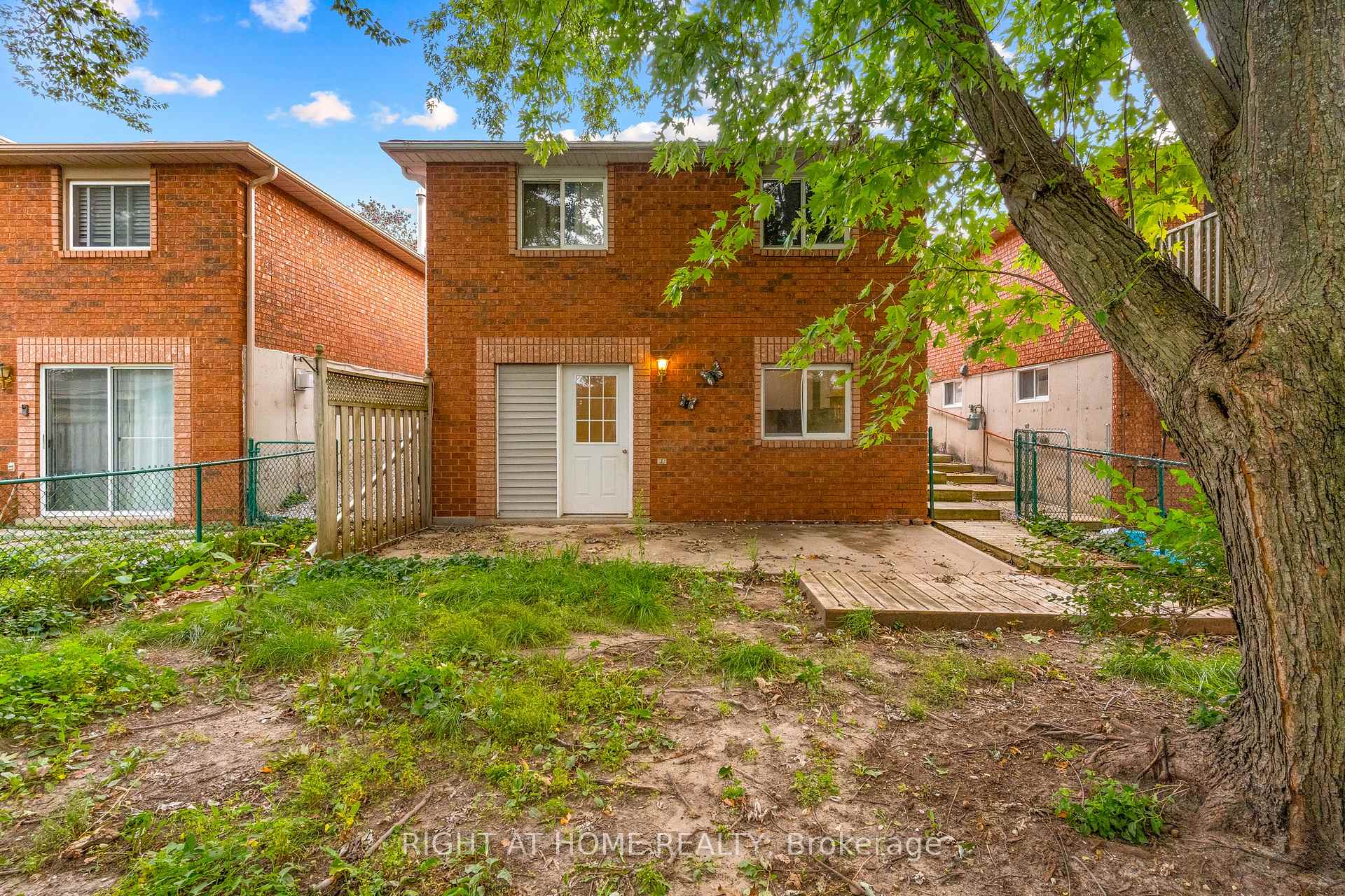 Photo 30 of 44 Ferguson Drive, Barrie, Northwest — HOMEH