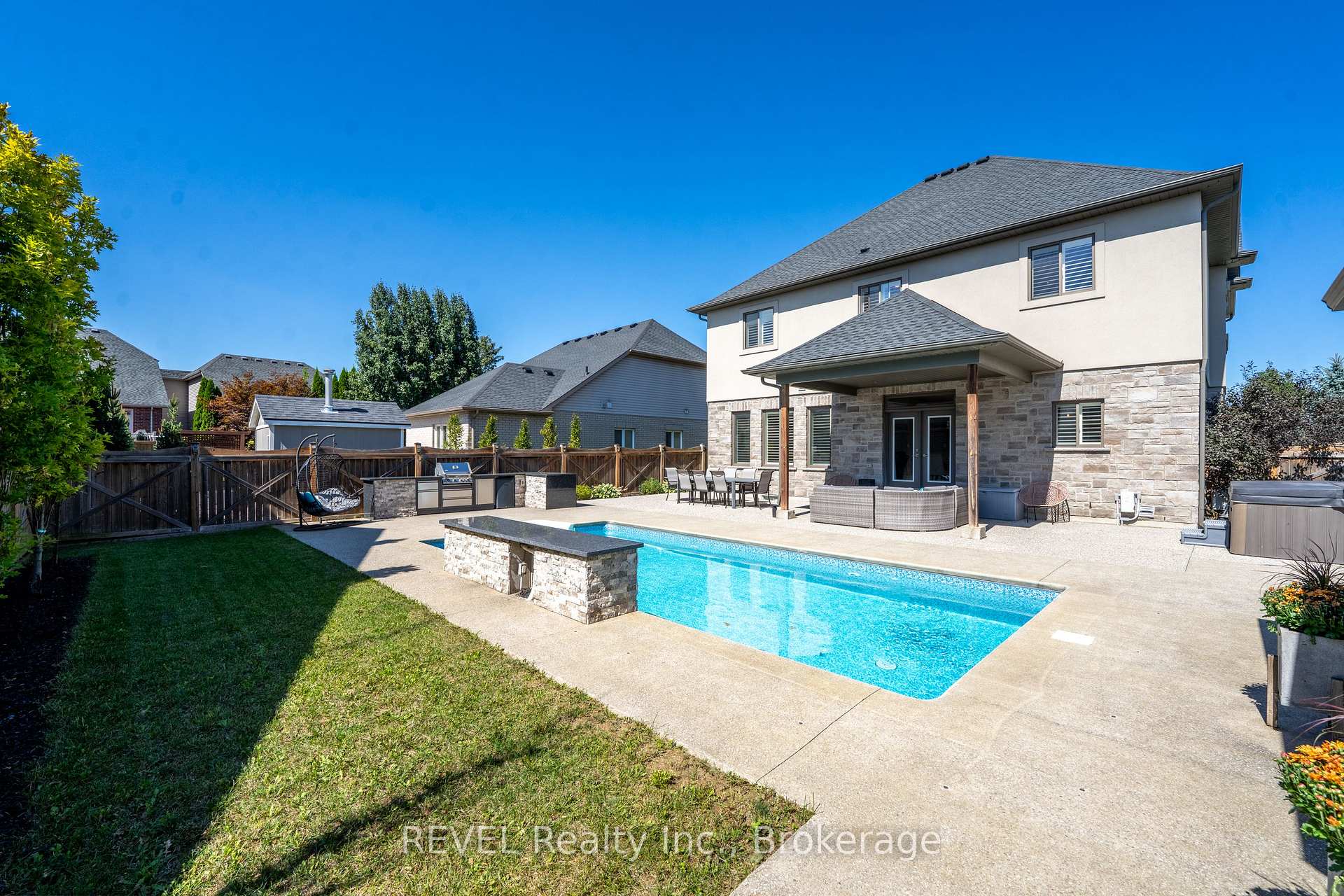 Photo 47 of 24 Brewerton Boulevard, Pelham, Fonthill — HOMEH