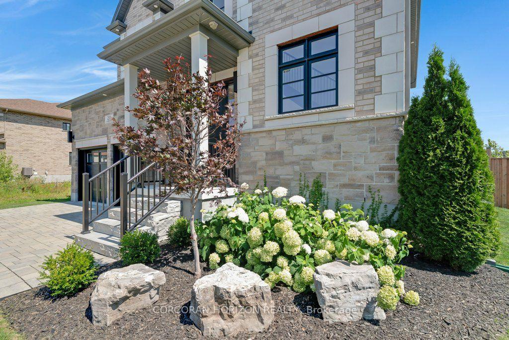 Photo 3 of 211 Ambrous Crescent, Guelph, Kortright East — HOMEH