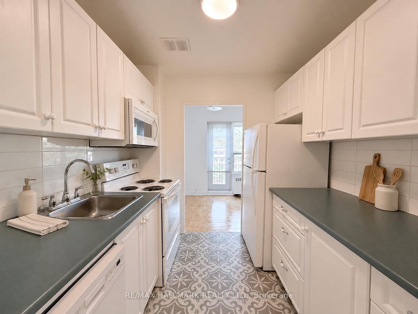 Photo 3 of Unit 403, 30 Upper Canada Drive, North York, St. Andrew-Windfields — HOMEH