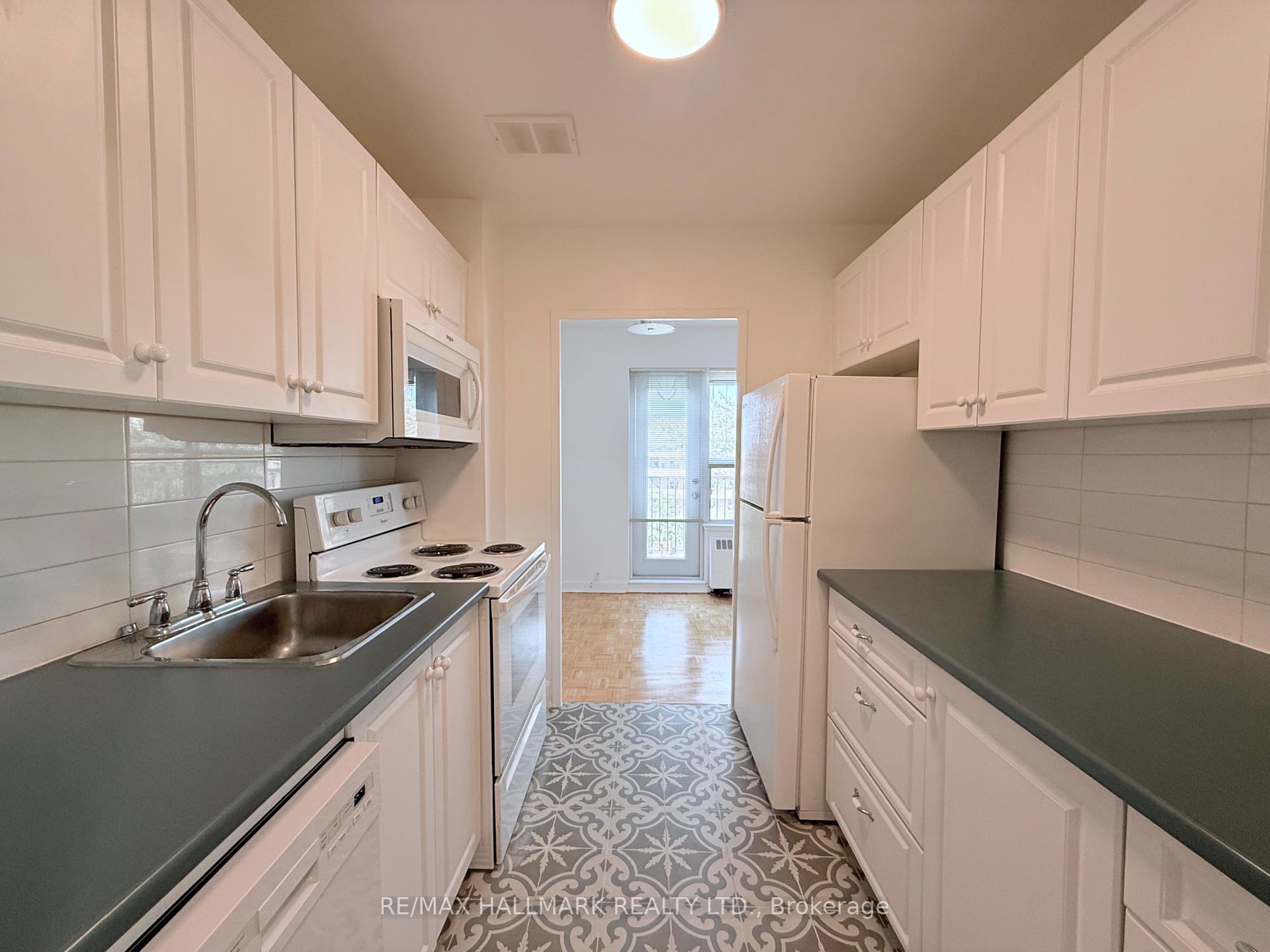 Photo 4 of Unit 403, 30 Upper Canada Drive, North York, St. Andrew-Windfields — HOMEH