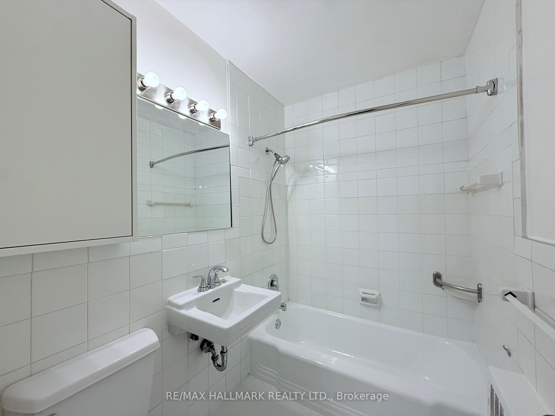 Photo 8 of Unit 403, 30 Upper Canada Drive, North York, St. Andrew-Windfields — HOMEH