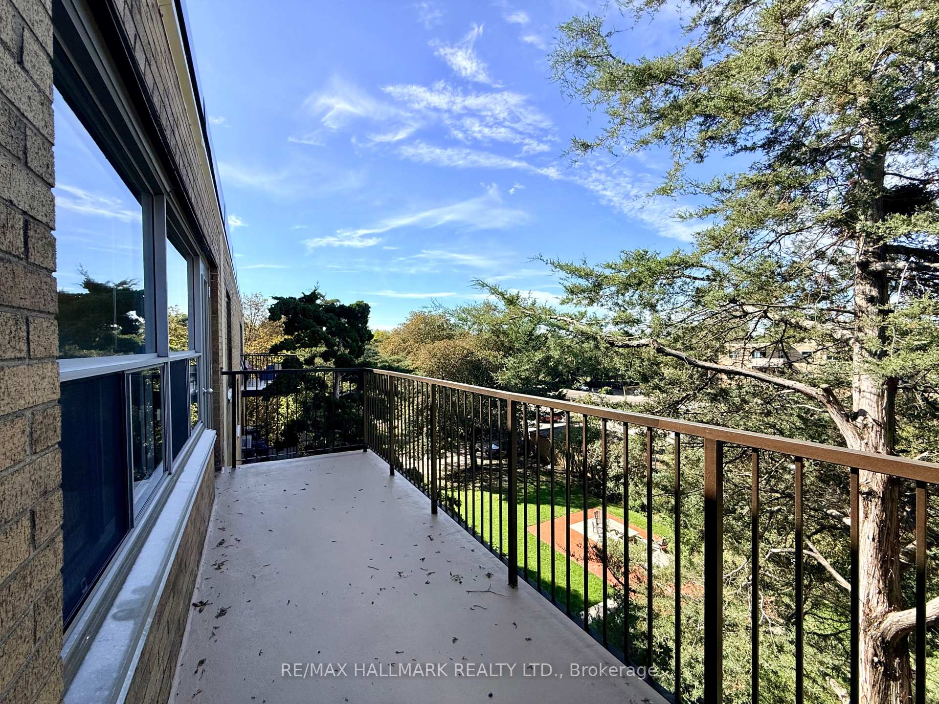 Photo 12 of Unit 403, 30 Upper Canada Drive, North York, St. Andrew-Windfields — HOMEH