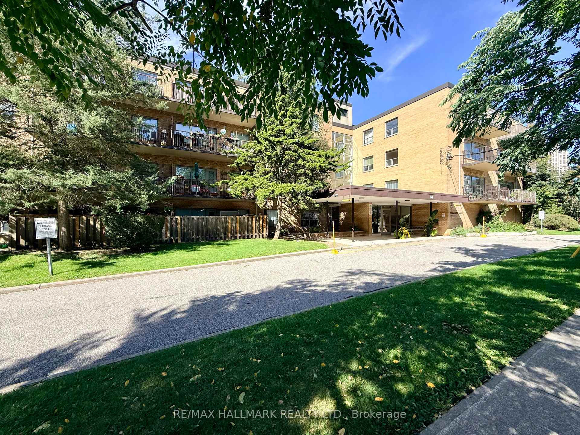 Photo 14 of Unit 403, 30 Upper Canada Drive, North York, St. Andrew-Windfields — HOMEH