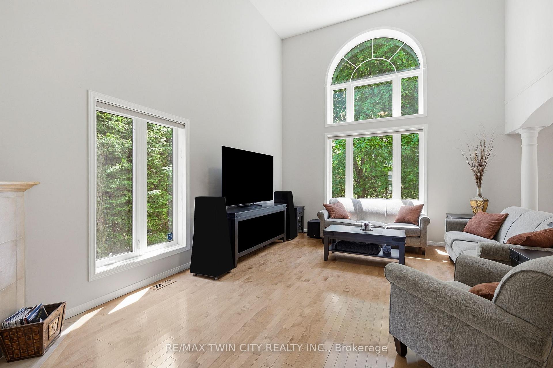 Photo 8 of 15 Carolinian Lane, Cambridge, St. Andrews Estates — HOMEH