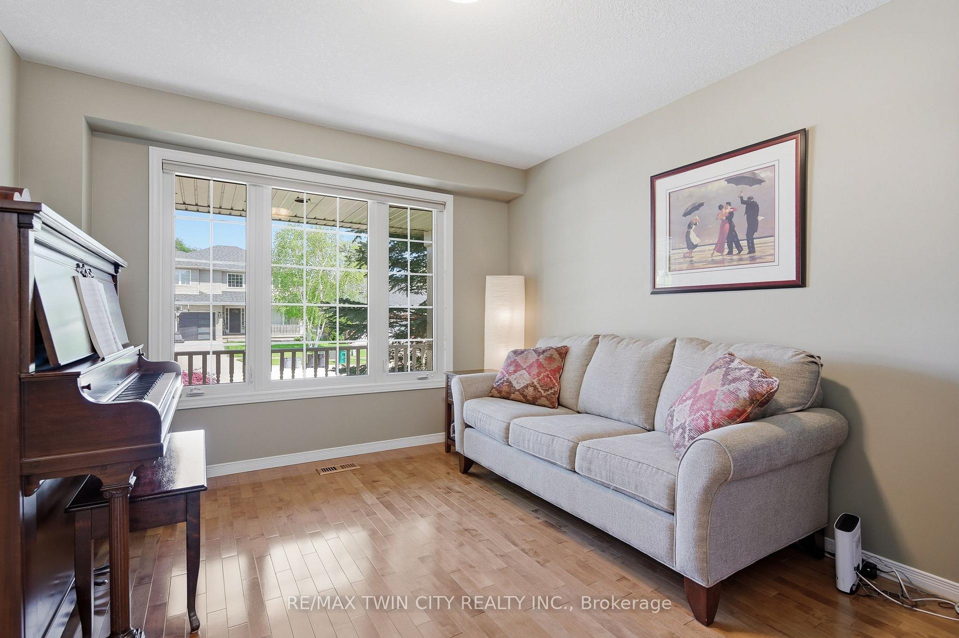Photo 12 of 15 Carolinian Lane, Cambridge, St. Andrews Estates — HOMEH