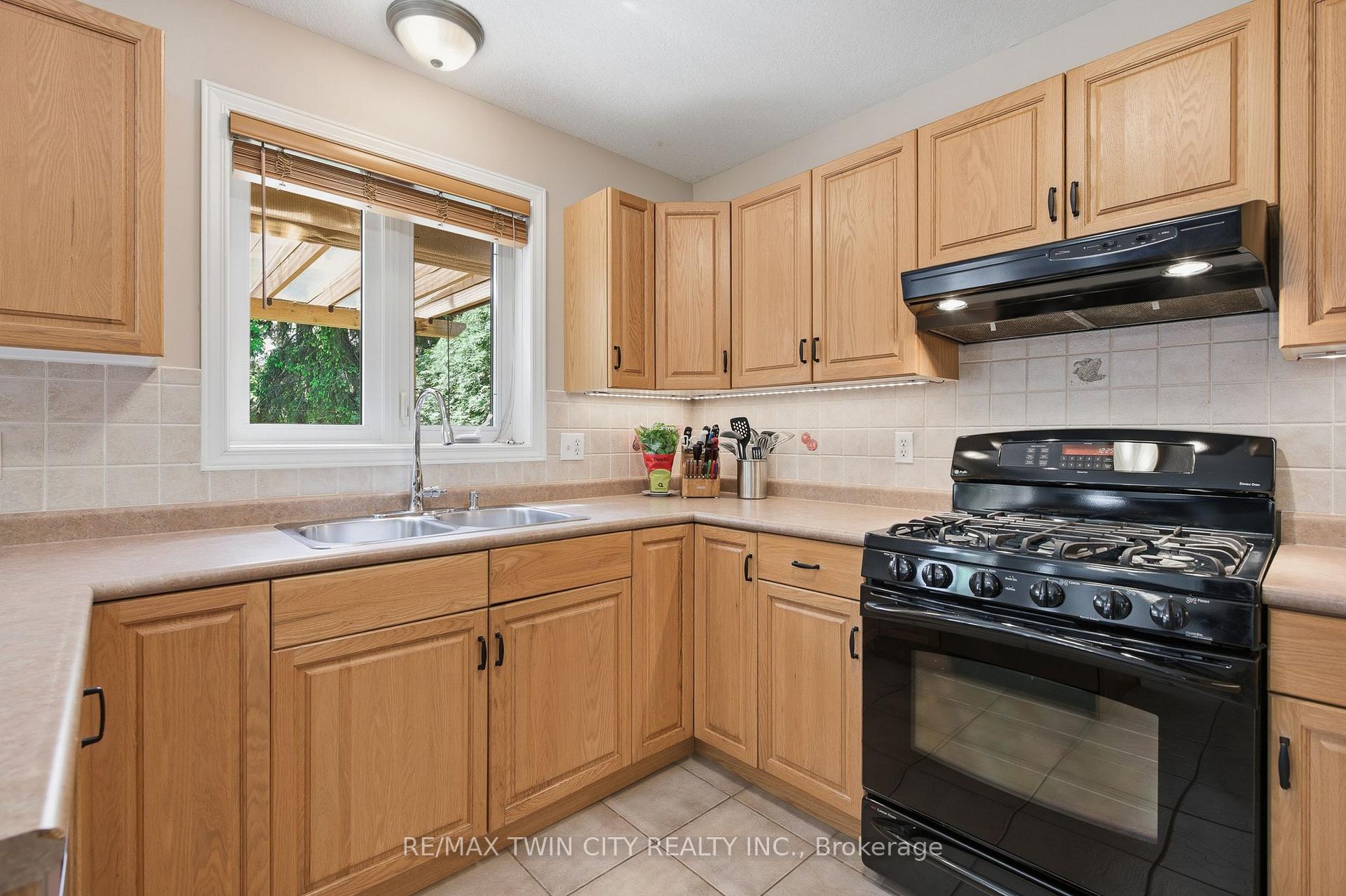 Photo 16 of 15 Carolinian Lane, Cambridge, St. Andrews Estates — HOMEH