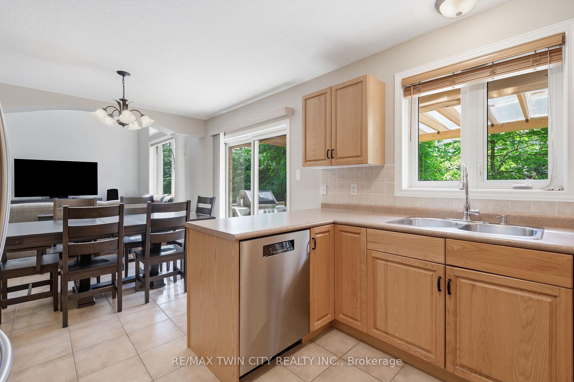 Photo 17 of 15 Carolinian Lane, Cambridge, St. Andrews Estates — HOMEH