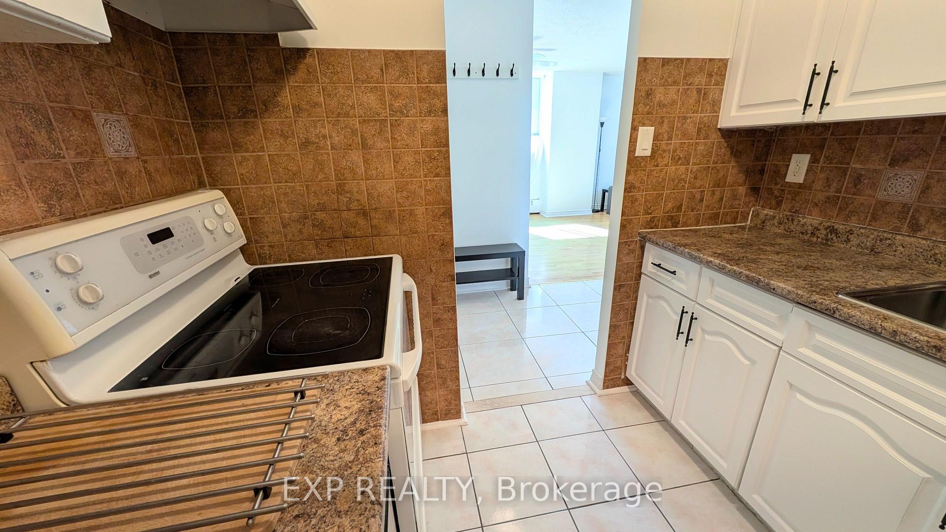 Photo 8 of Unit 1813, 320 Dixon Road, Etobicoke, Kingsview Village-The Westway — HOMEH
