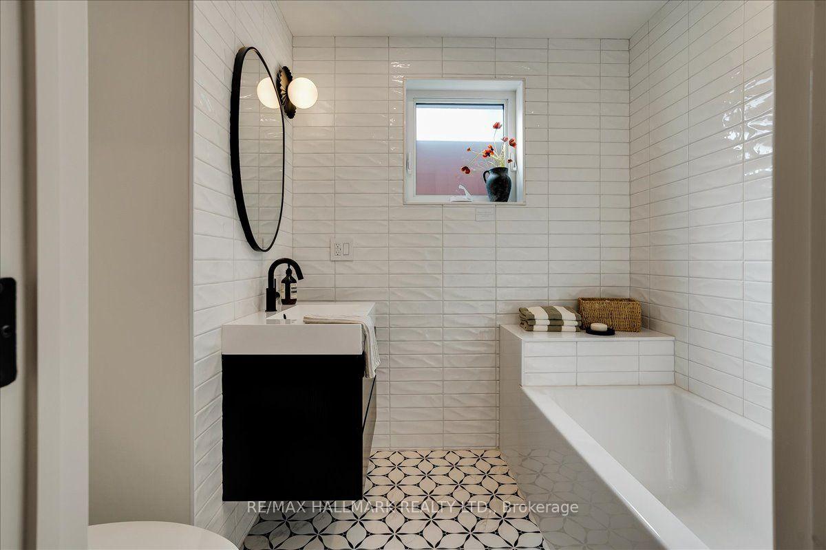Photo 20 of 25 Bowden Street, Toronto, North Riverdale — HOMEH