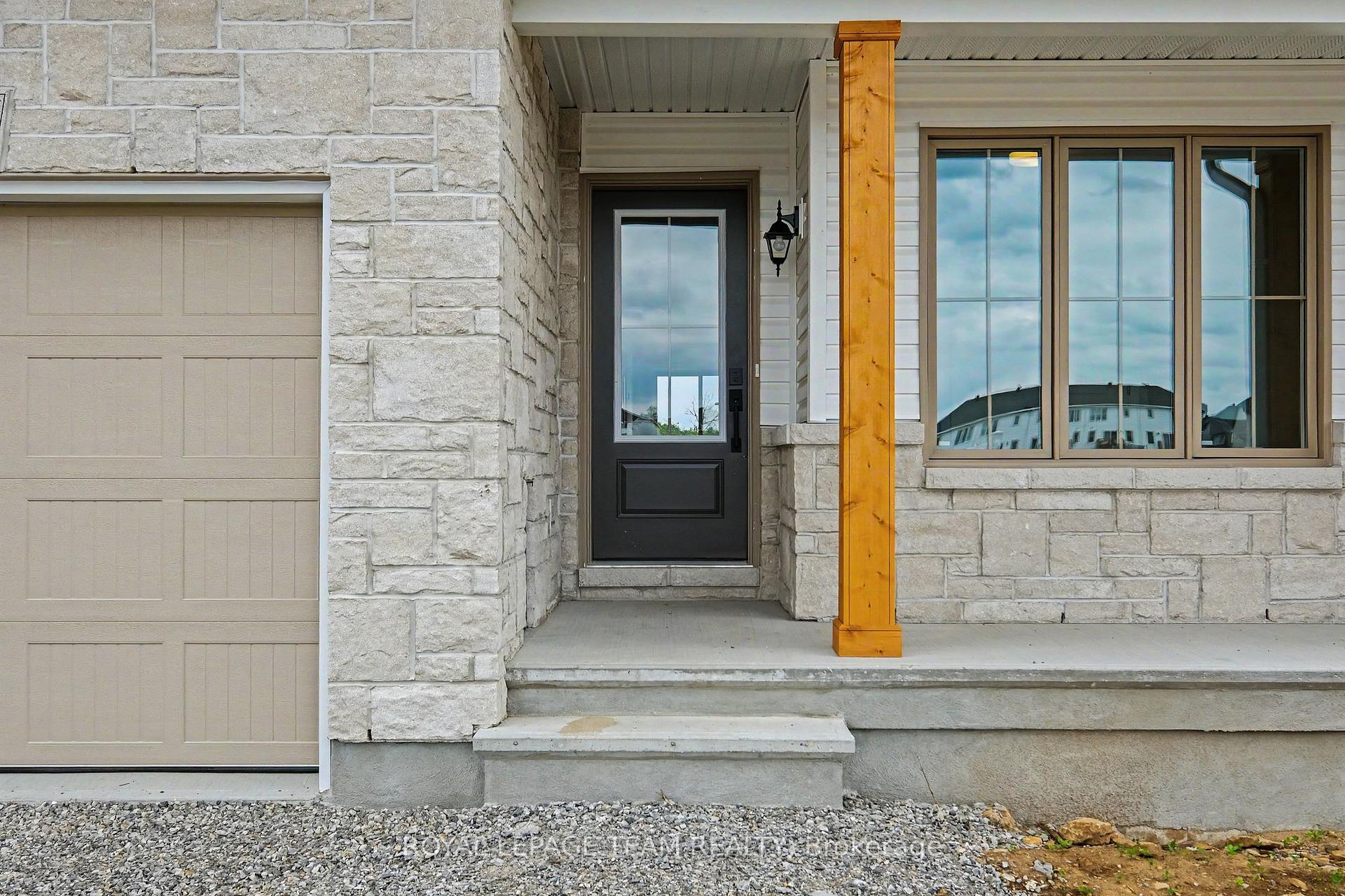 Photo 3 of 68 Doctor Agnes Craine Drive, Smiths Falls, Smiths Falls — HOMEH