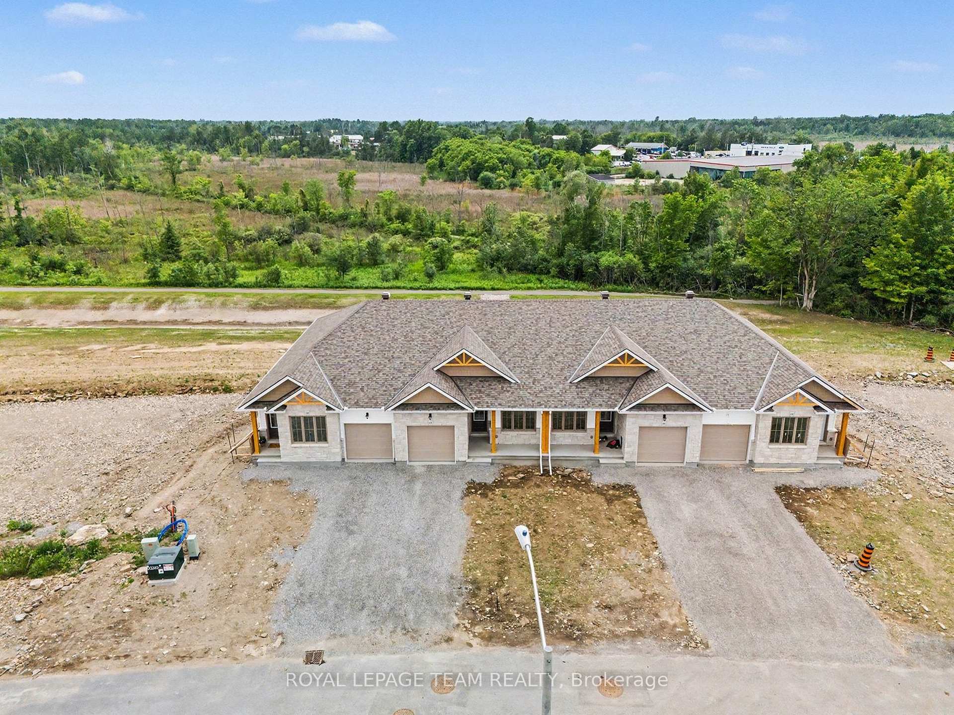 Photo 4 of 68 Doctor Agnes Craine Drive, Smiths Falls, Smiths Falls — HOMEH