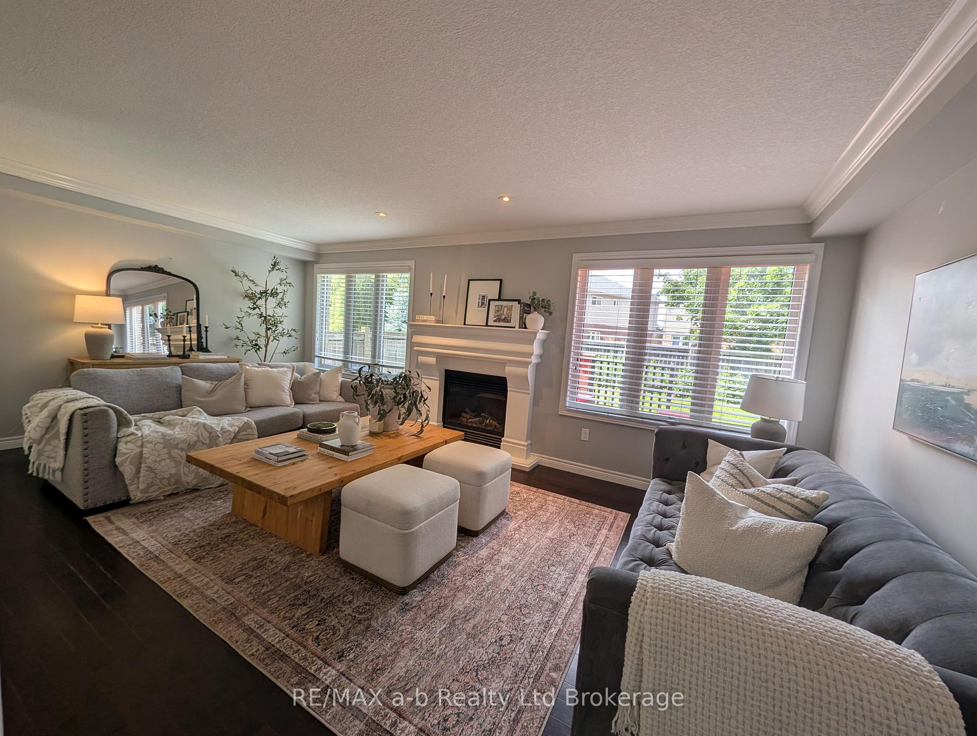 Photo 10 of 712 Blackacres Boulevard, London, North E — HOMEH