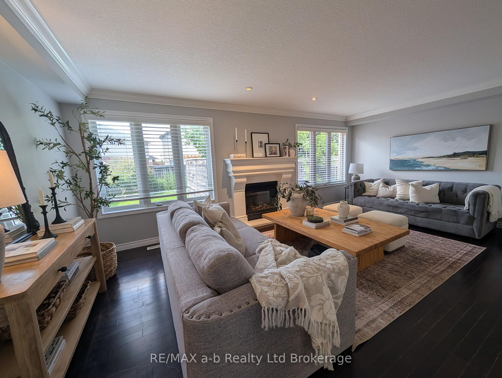 Photo 11 of 712 Blackacres Boulevard, London, North E — HOMEH