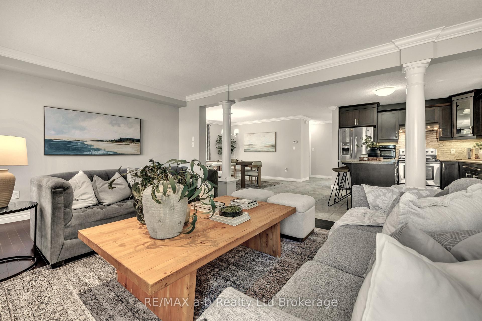 Photo 12 of 712 Blackacres Boulevard, London, North E — HOMEH