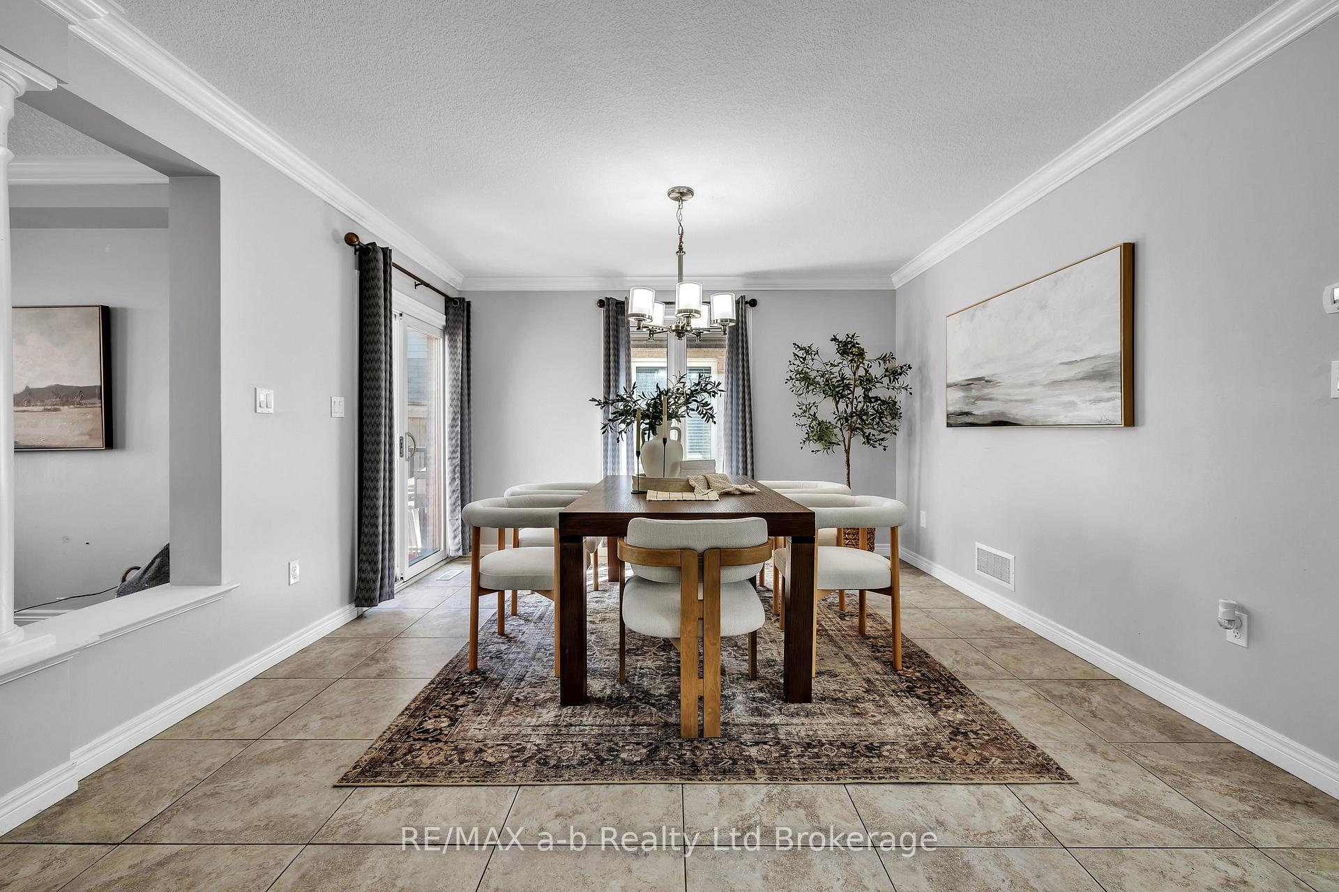Photo 14 of 712 Blackacres Boulevard, London, North E — HOMEH