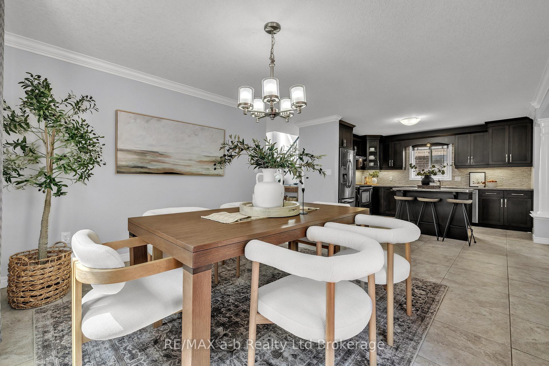 Photo 15 of 712 Blackacres Boulevard, London, North E — HOMEH