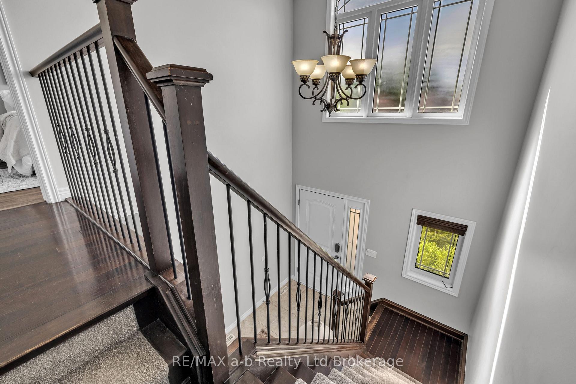 Photo 19 of 712 Blackacres Boulevard, London, North E — HOMEH