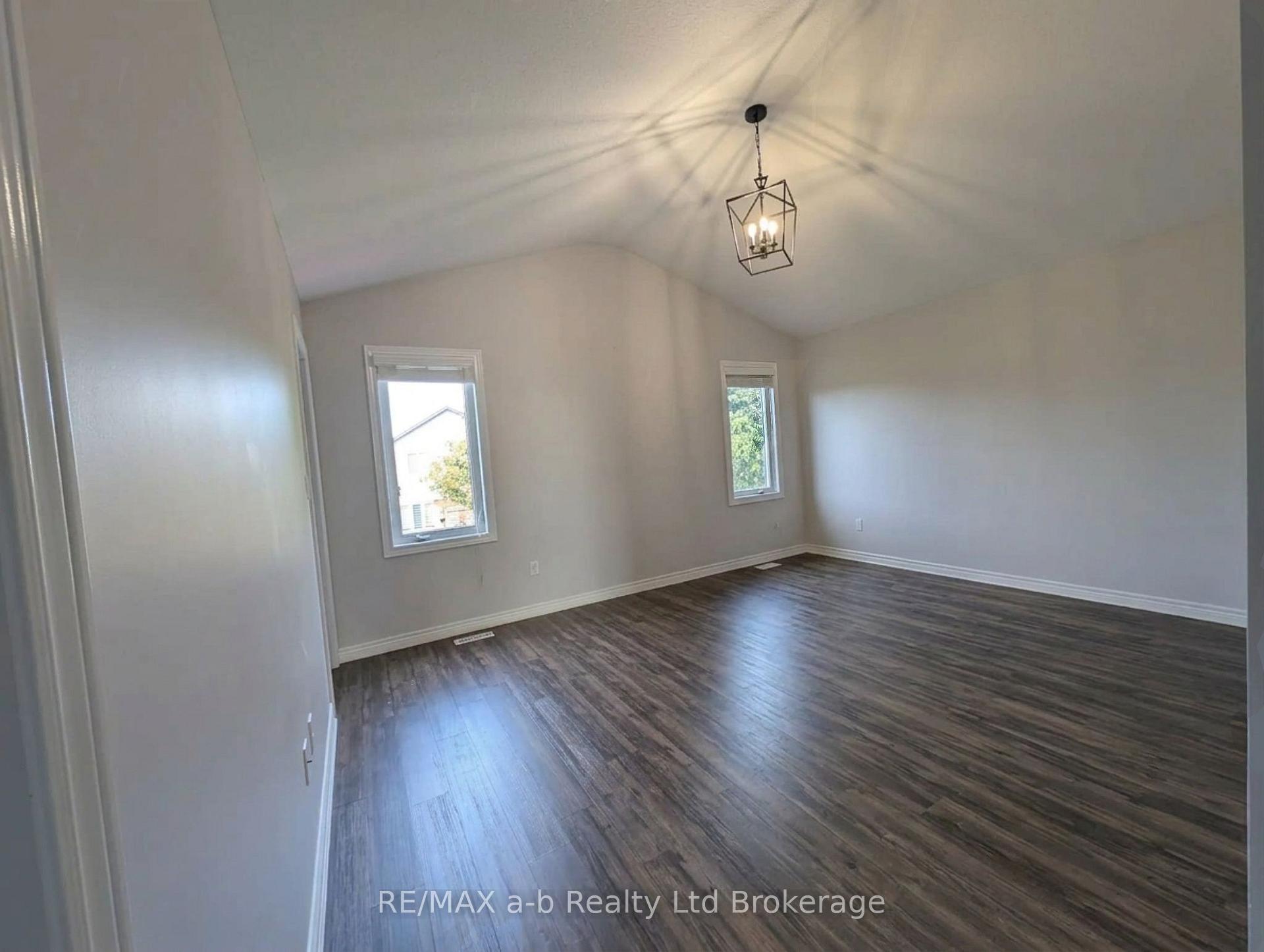 Photo 20 of 712 Blackacres Boulevard, London, North E — HOMEH
