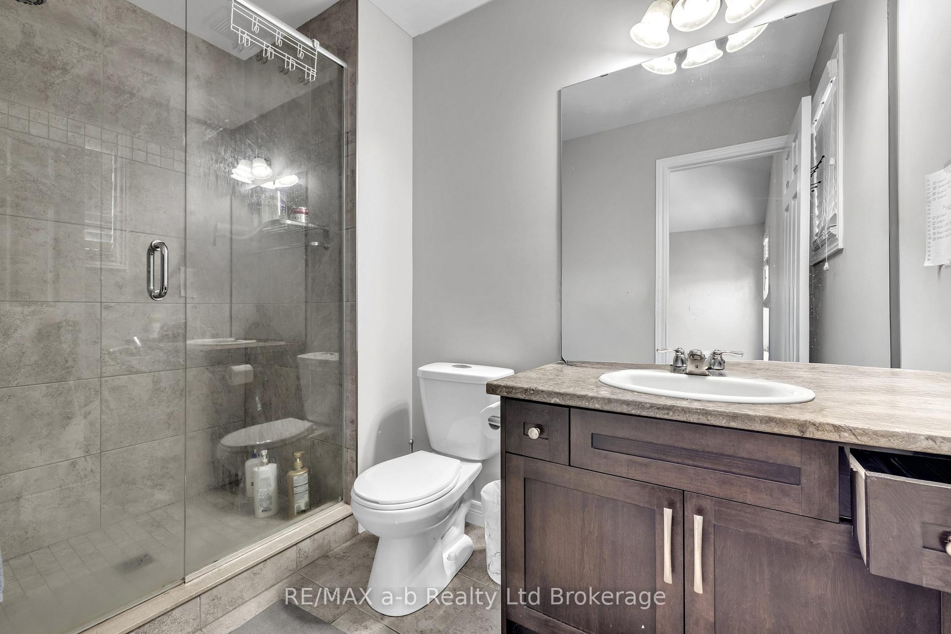 Photo 23 of 712 Blackacres Boulevard, London, North E — HOMEH