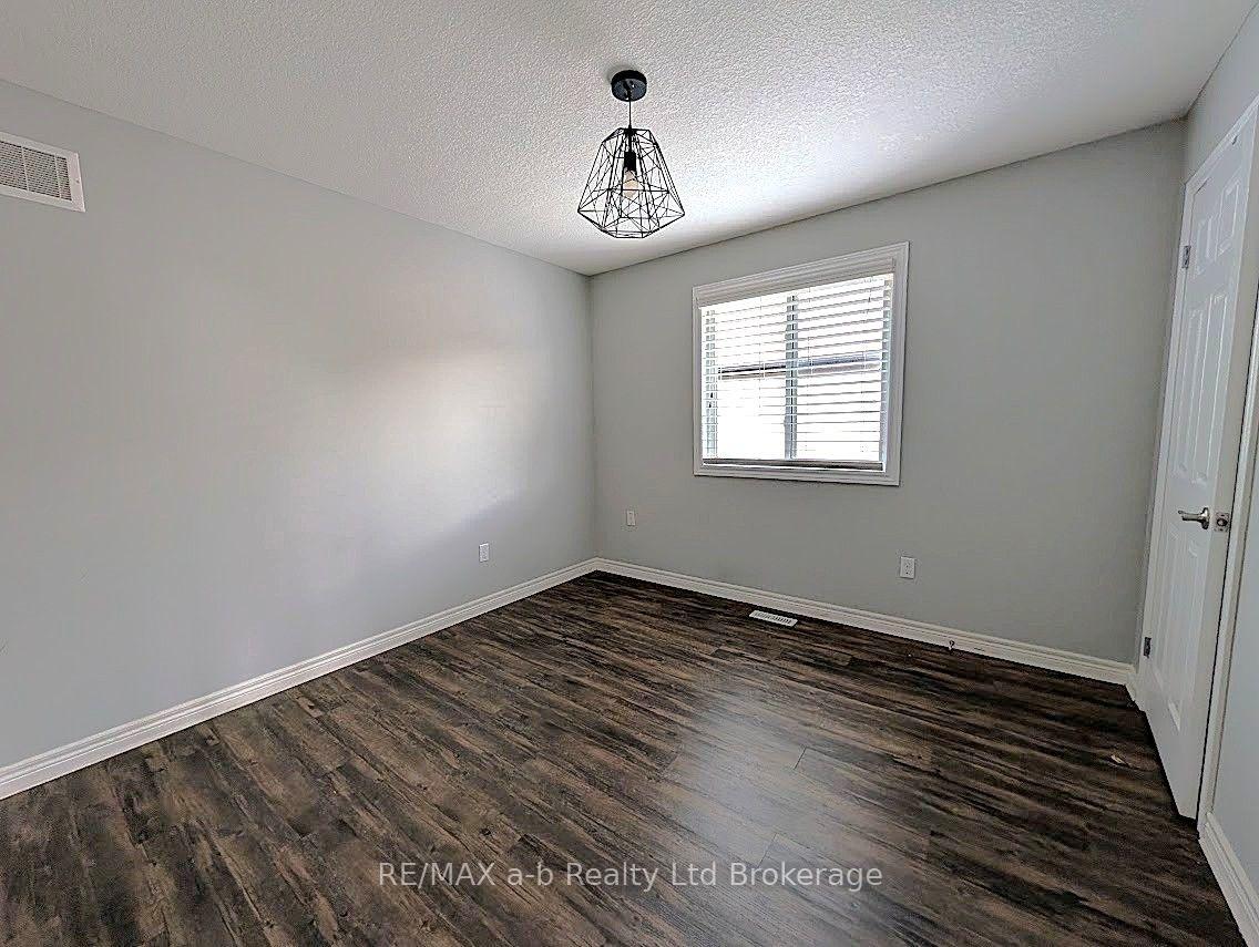 Photo 24 of 712 Blackacres Boulevard, London, North E — HOMEH
