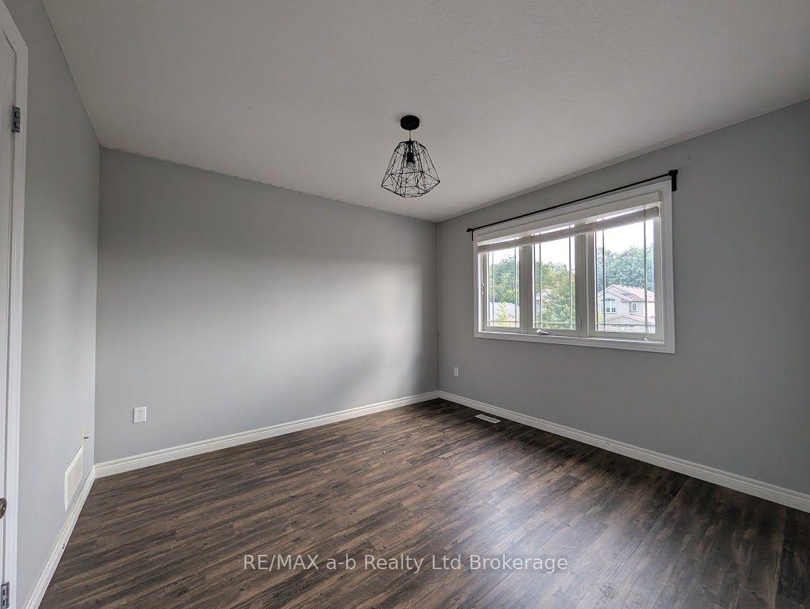 Photo 26 of 712 Blackacres Boulevard, London, North E — HOMEH