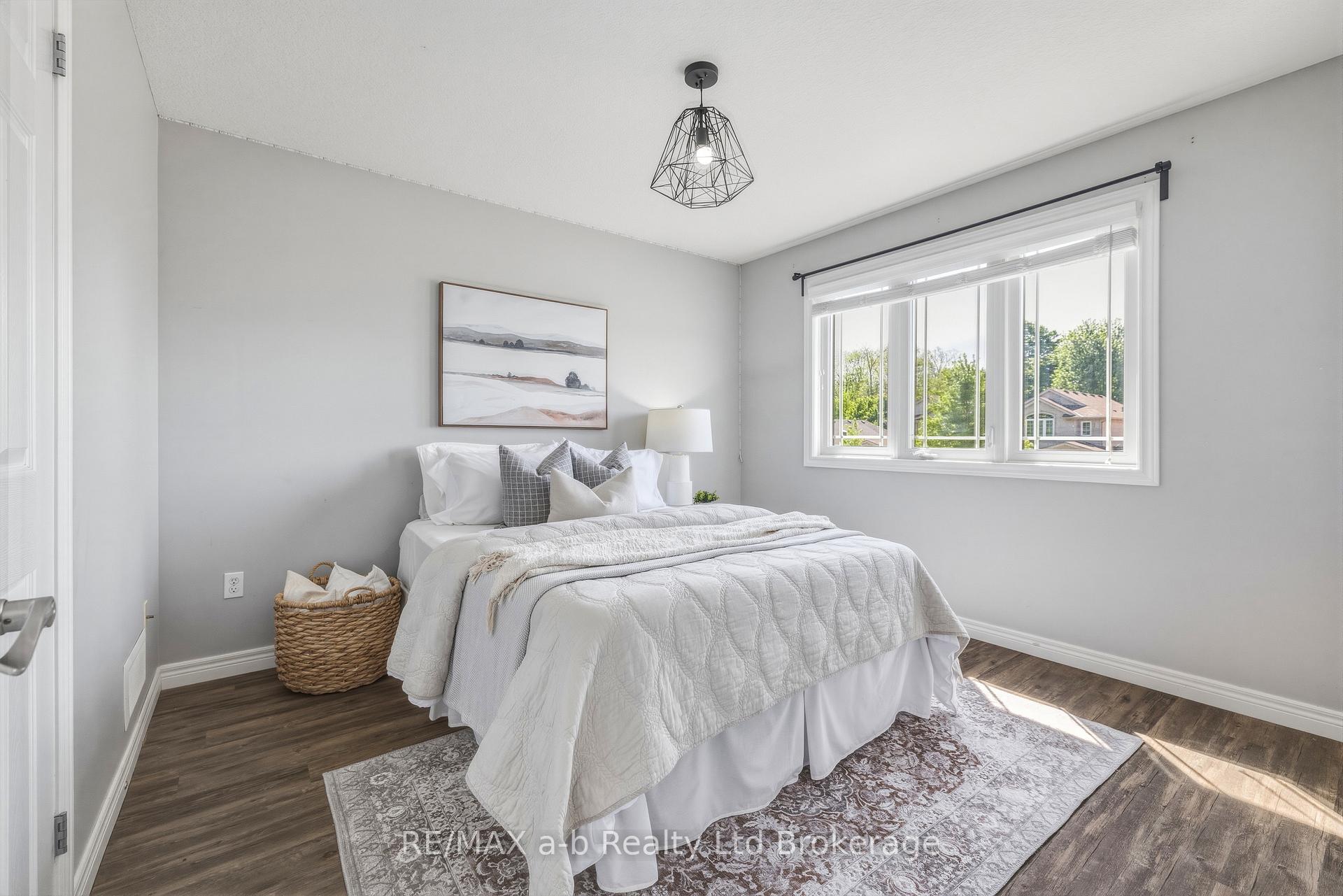 Photo 27 of 712 Blackacres Boulevard, London, North E — HOMEH