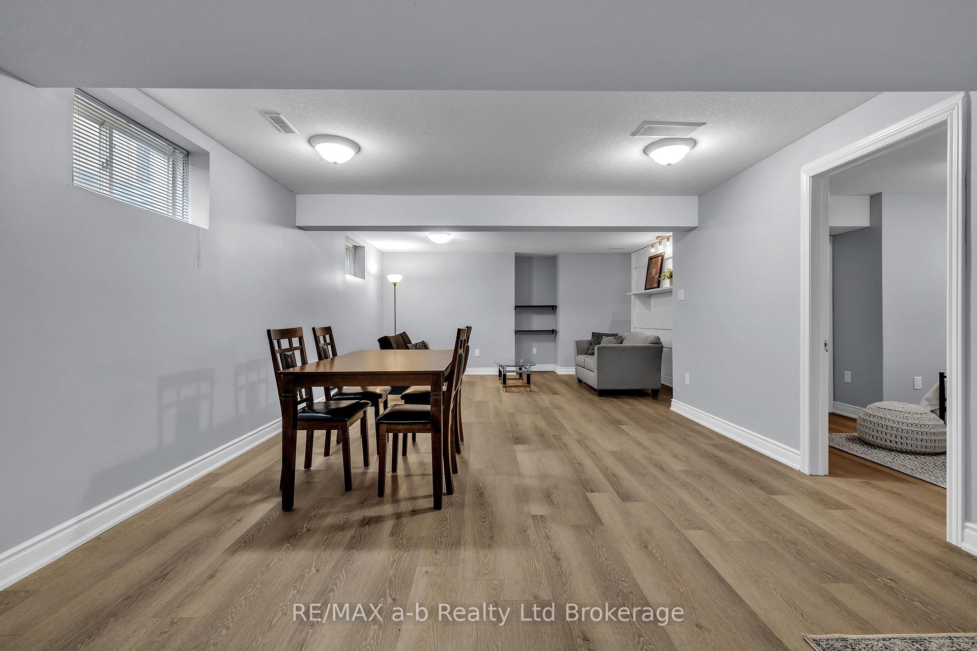 Photo 29 of 712 Blackacres Boulevard, London, North E — HOMEH