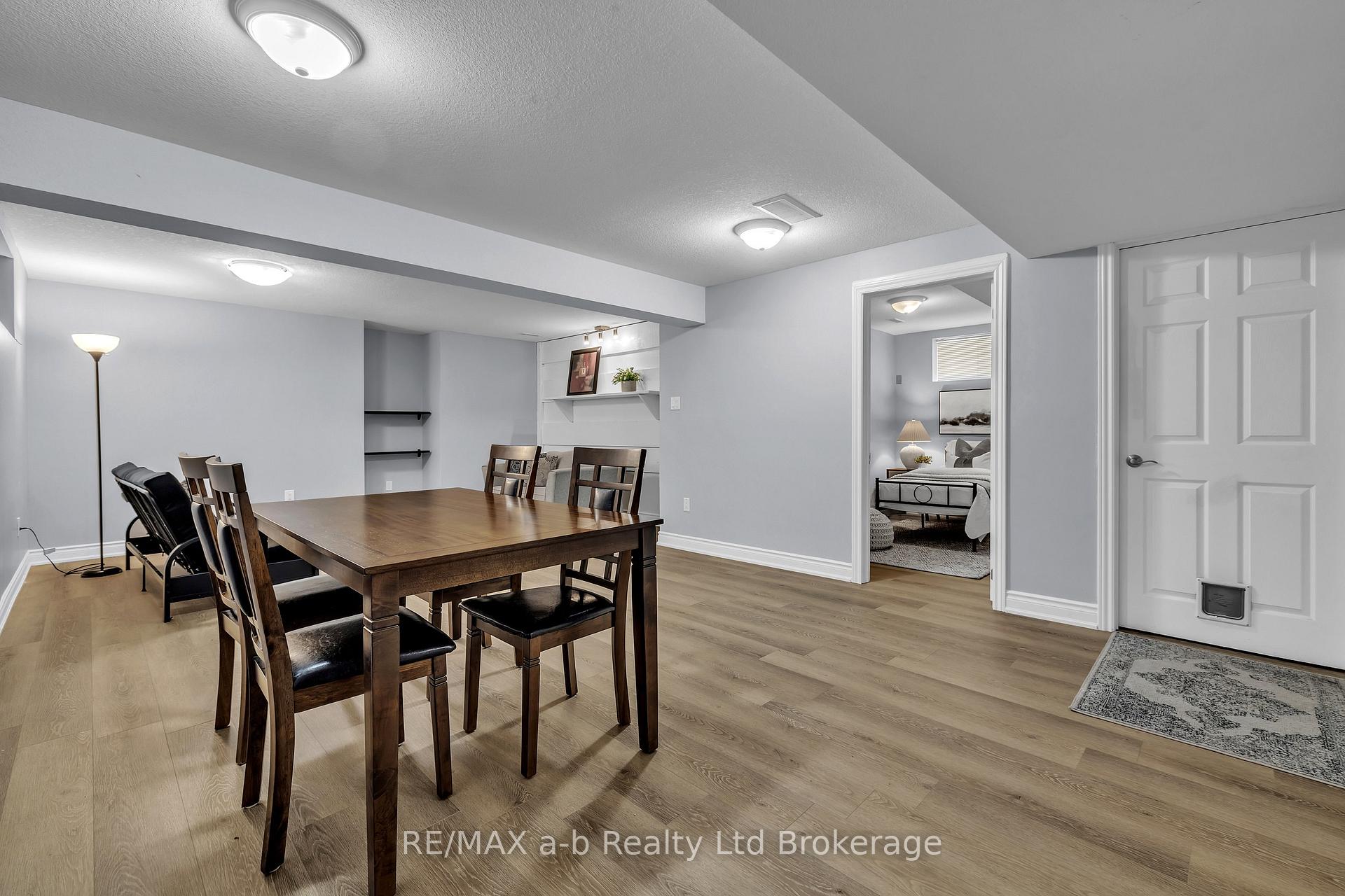 Photo 30 of 712 Blackacres Boulevard, London, North E — HOMEH