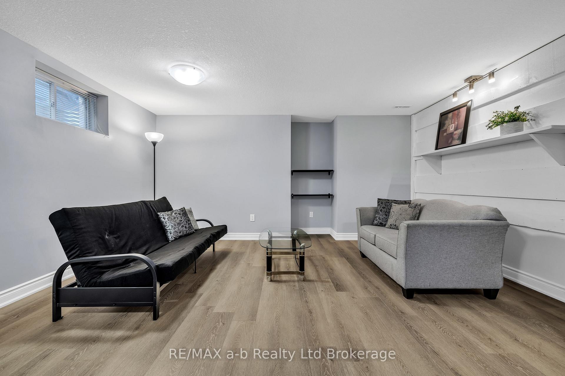 Photo 31 of 712 Blackacres Boulevard, London, North E — HOMEH