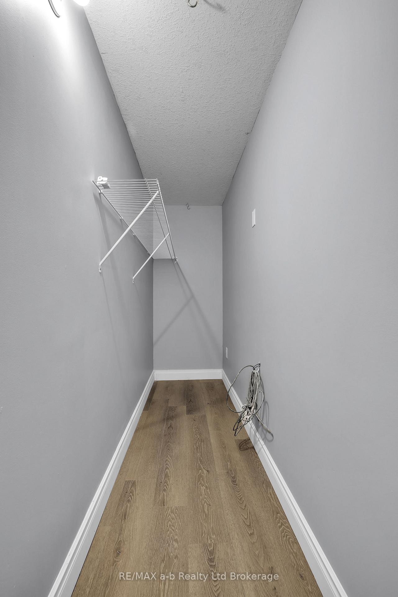 Photo 35 of 712 Blackacres Boulevard, London, North E — HOMEH