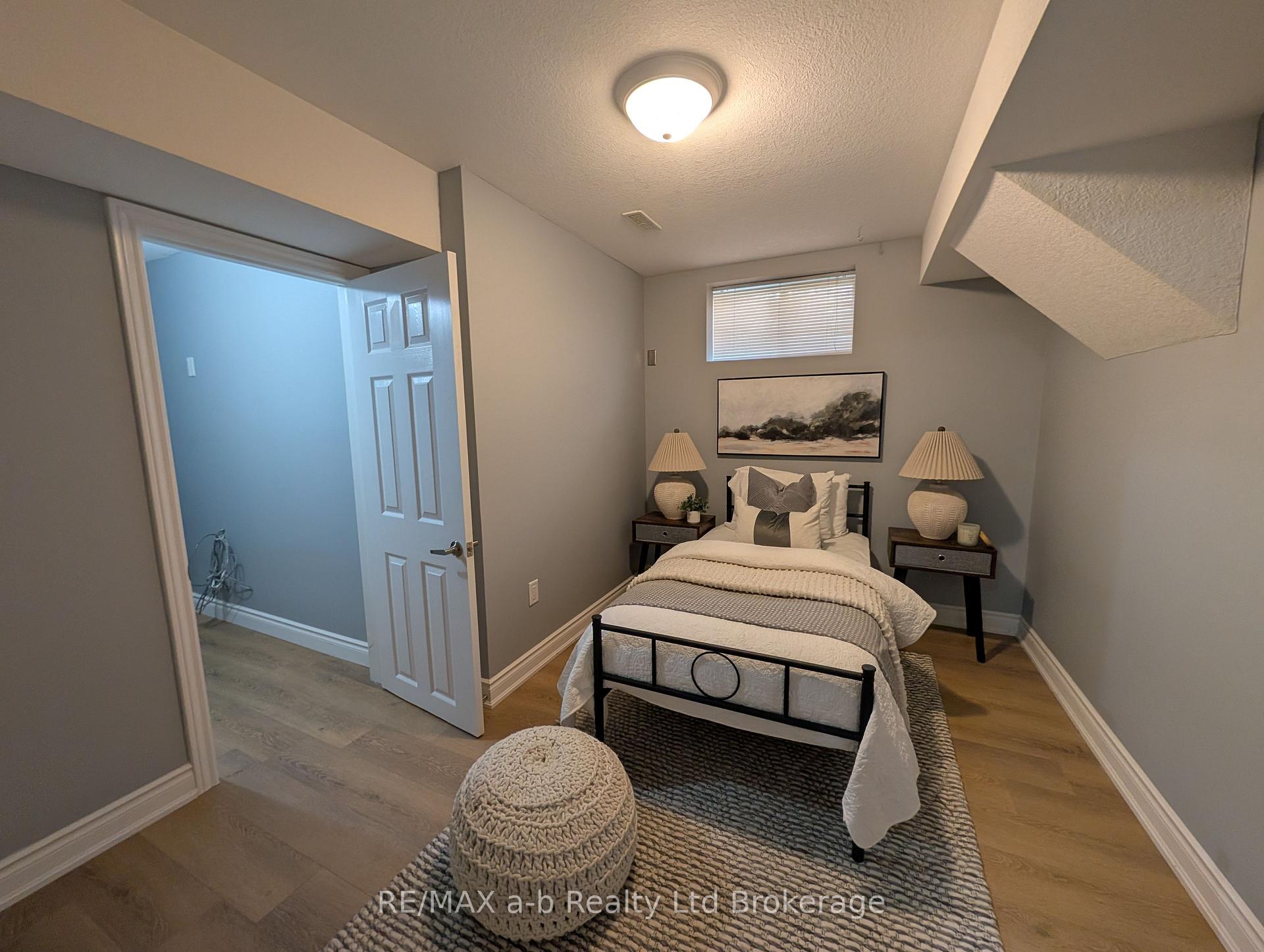 Photo 36 of 712 Blackacres Boulevard, London, North E — HOMEH