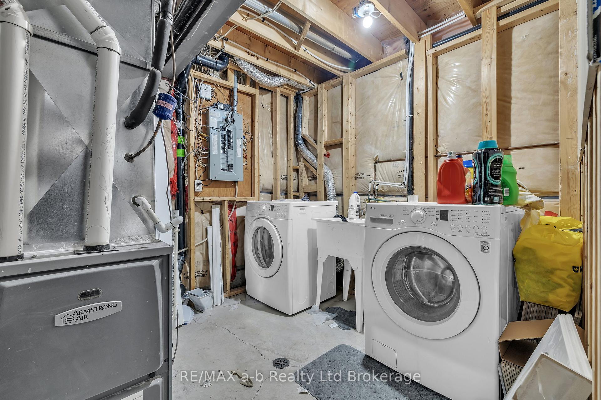 Photo 38 of 712 Blackacres Boulevard, London, North E — HOMEH
