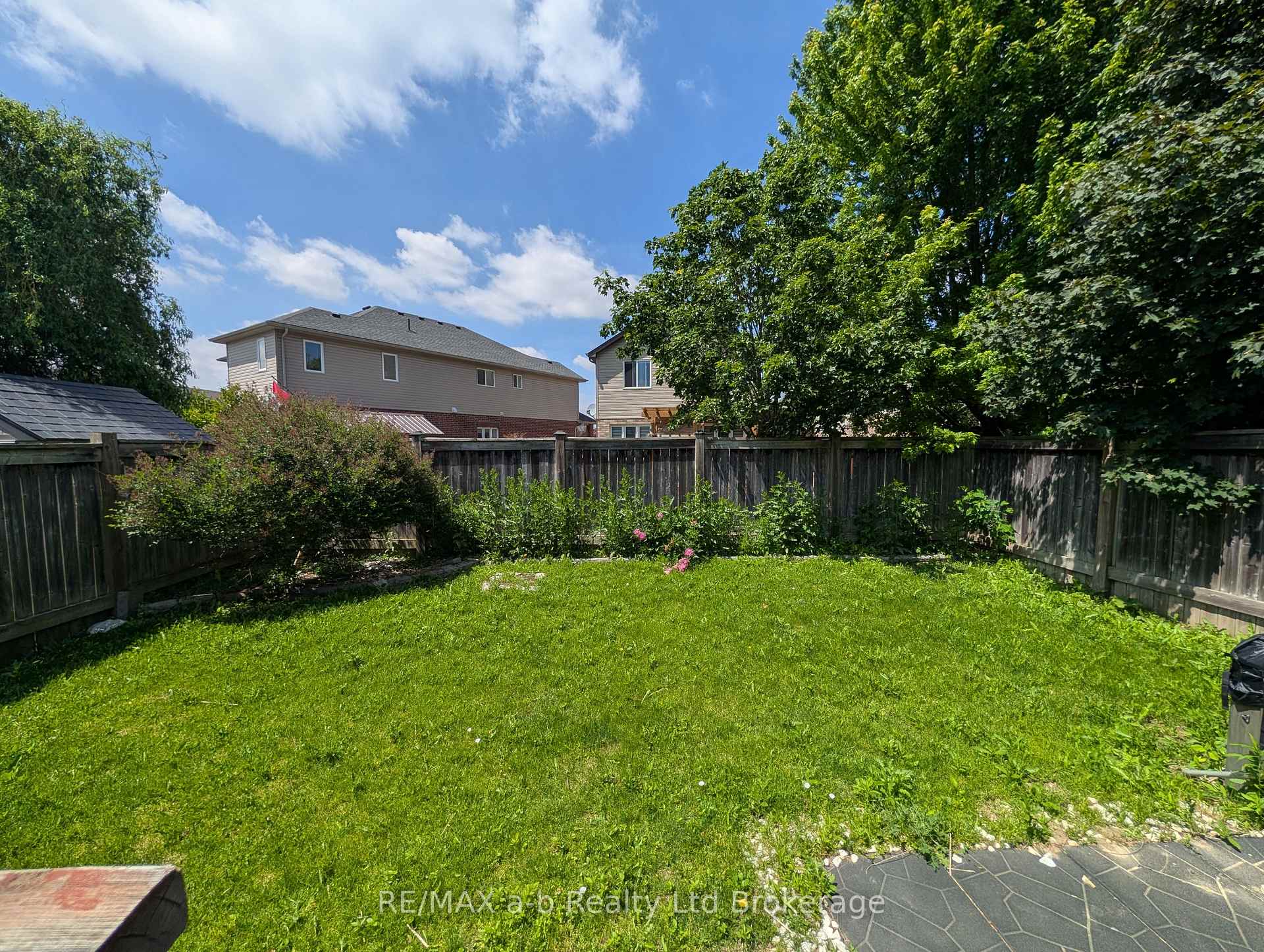 Photo 41 of 712 Blackacres Boulevard, London, North E — HOMEH