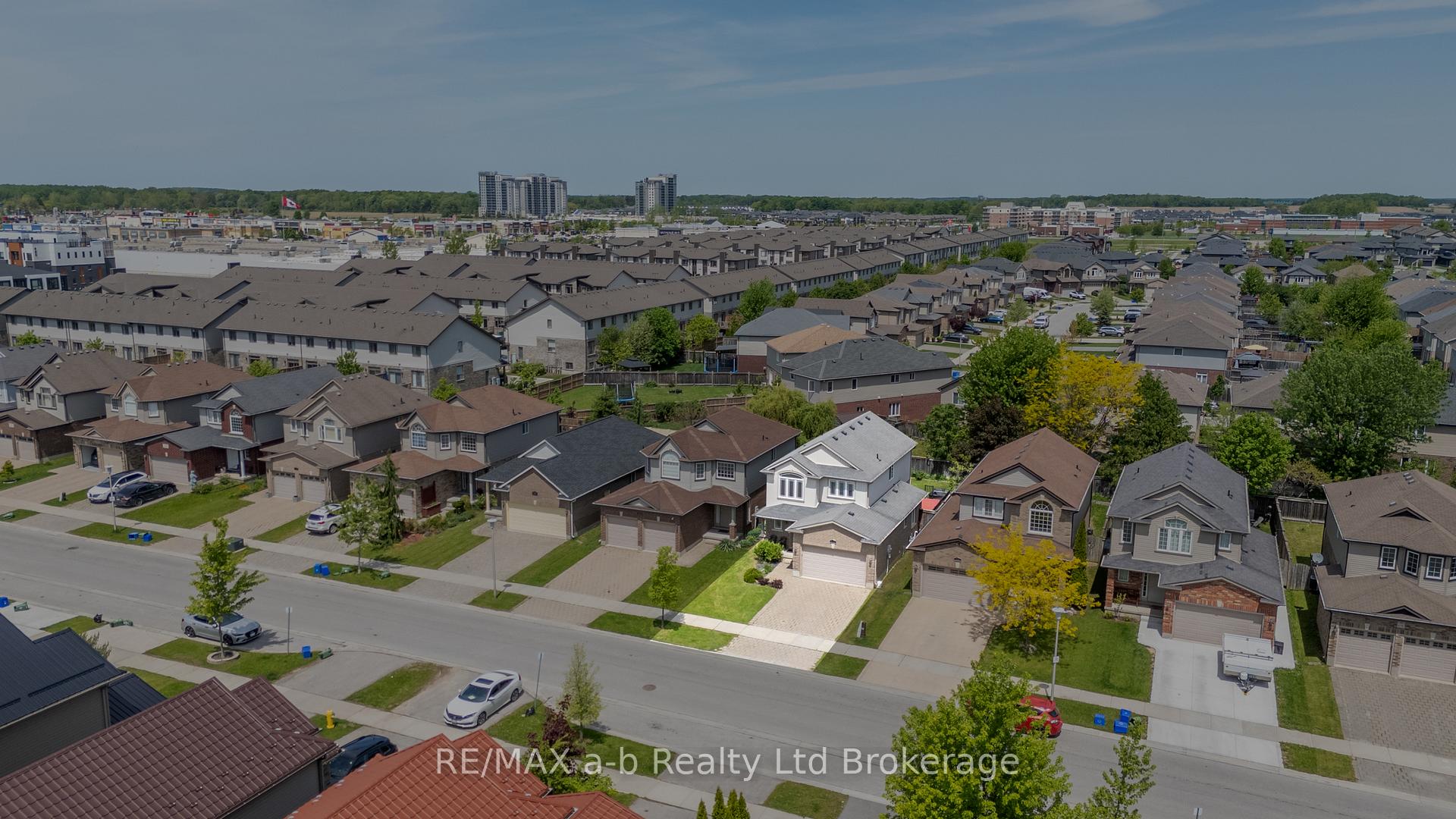 Photo 48 of 712 Blackacres Boulevard, London, North E — HOMEH